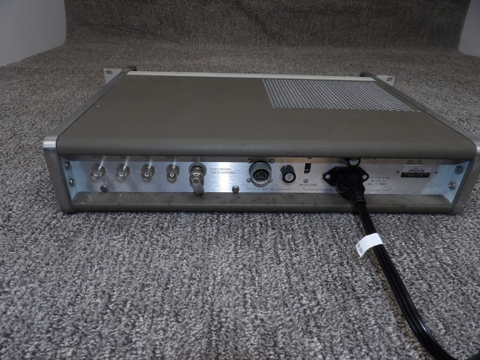Hewlett Packard 105B Quartz Frequency Standard AC/DC Outputs