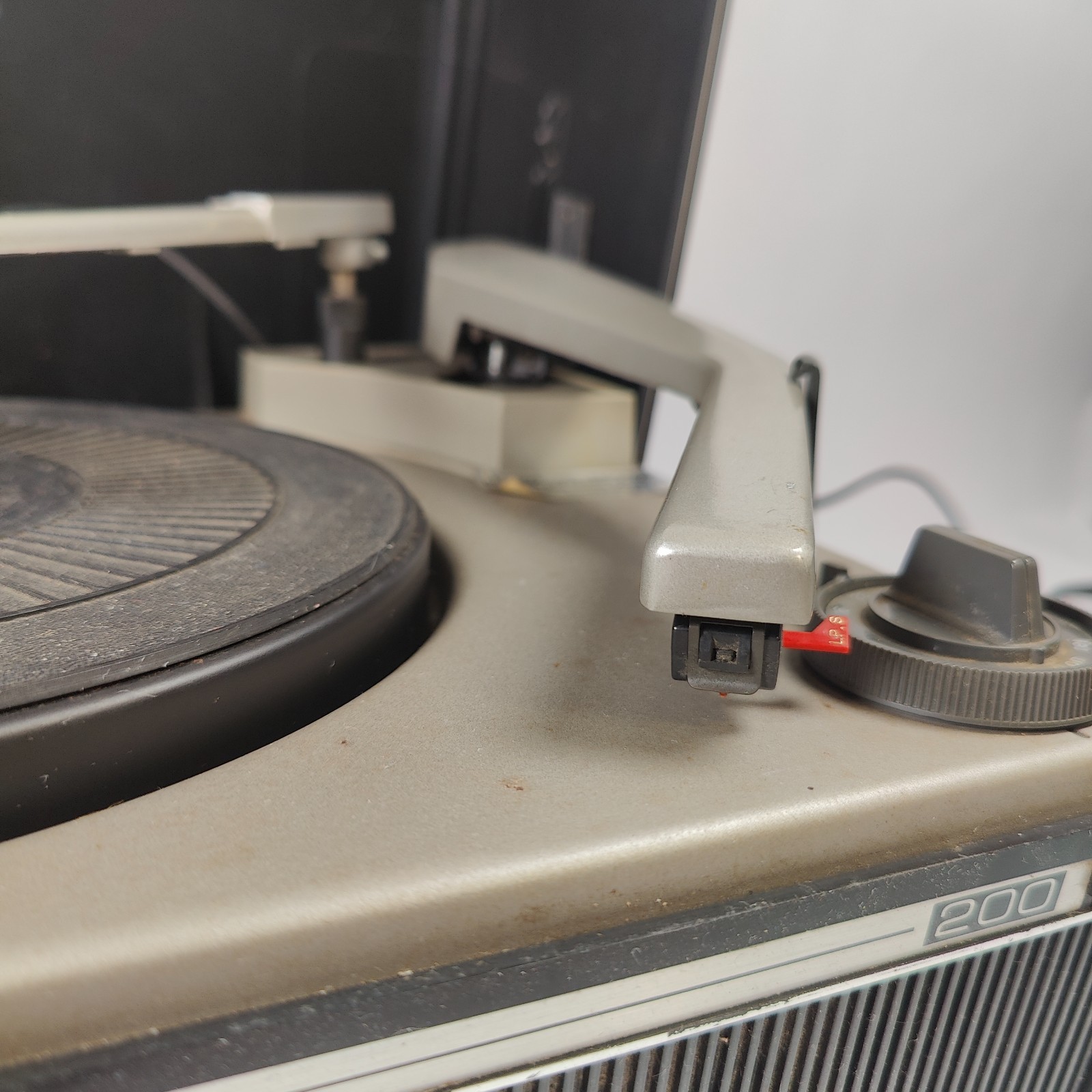Vintage General Electric Model 200 “Mustang” Portable Record Player For Parts