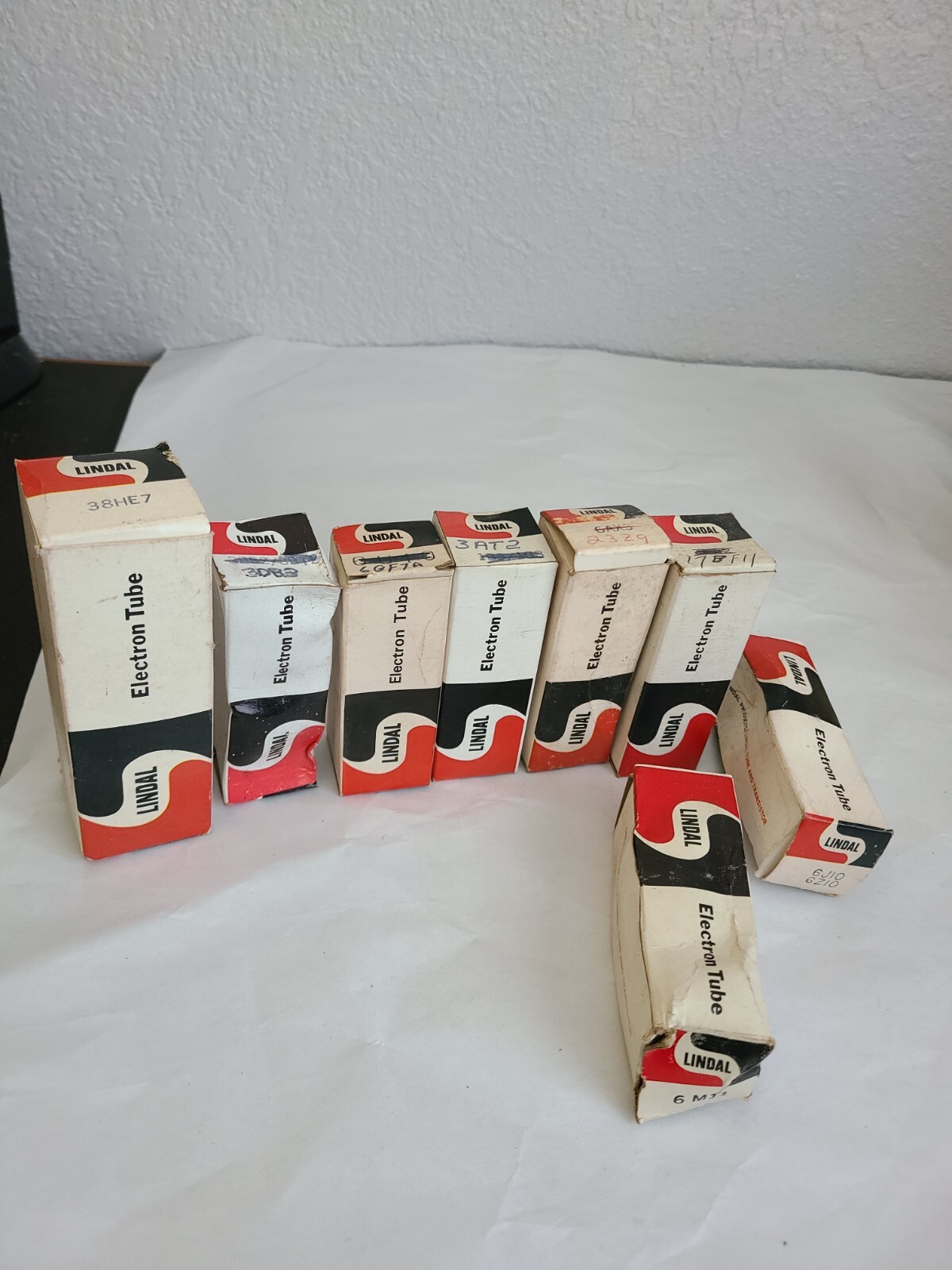 Lot of 8 Vacuum Electron Tubes w Boxes Lindal 38HE7, 3DB3, 6GF7A, 23Z9 etc