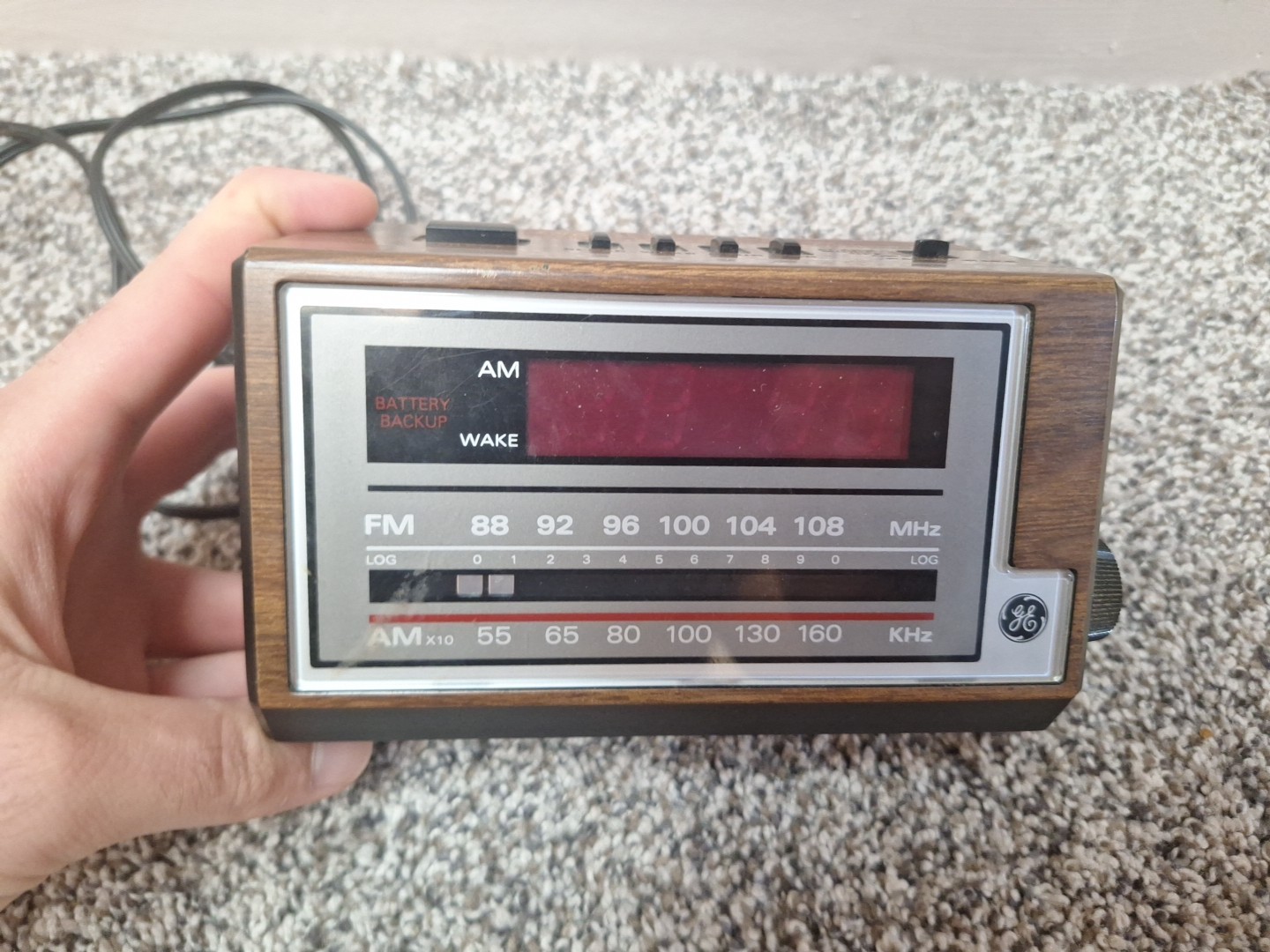 Vintage General Electric Faux Wood Grain Alarm Clock AM/FM Radio GE 74601A