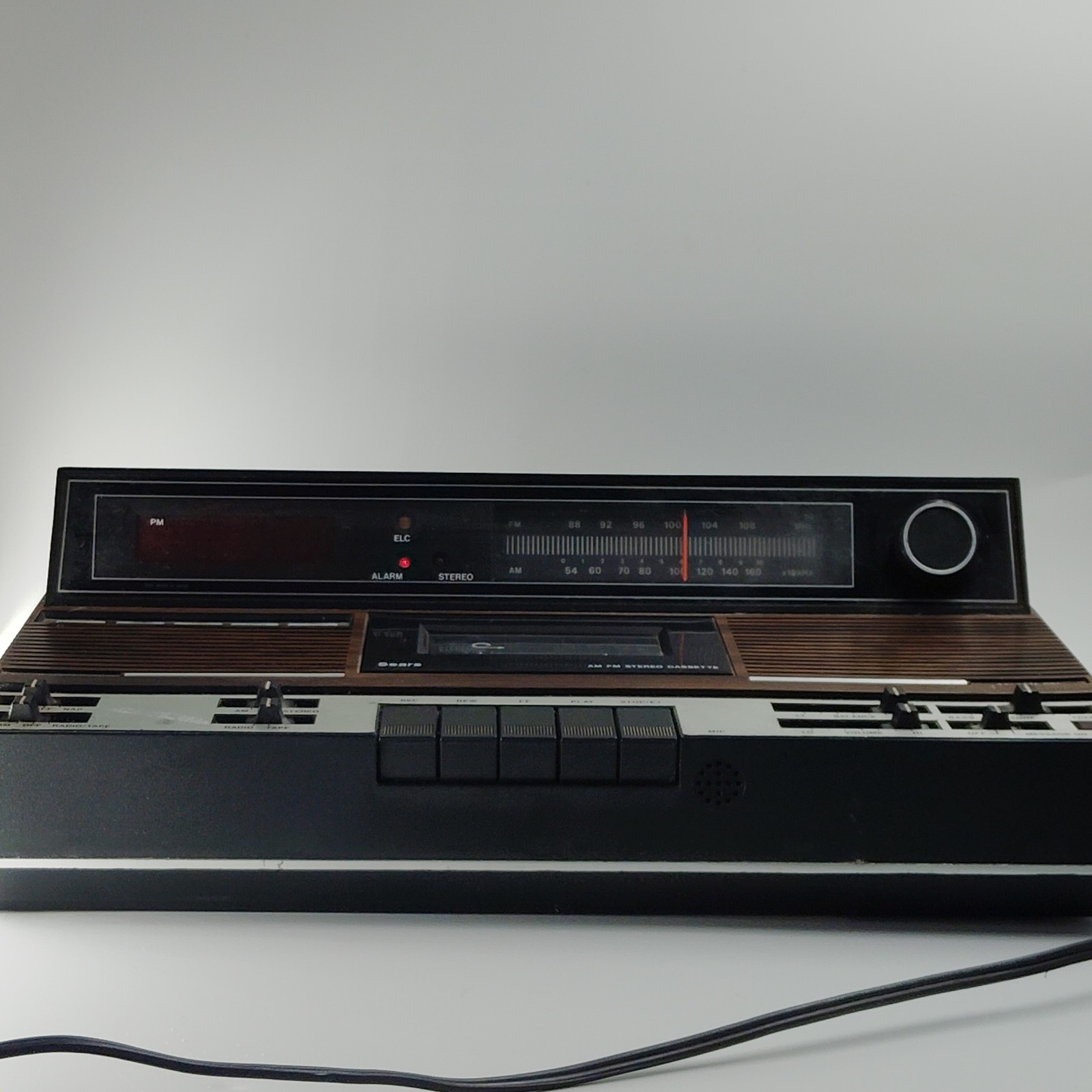 VTG -Sears 1979 Model 23400 AM/FM Cassette Clock Radio Tested- powers on. READ!!