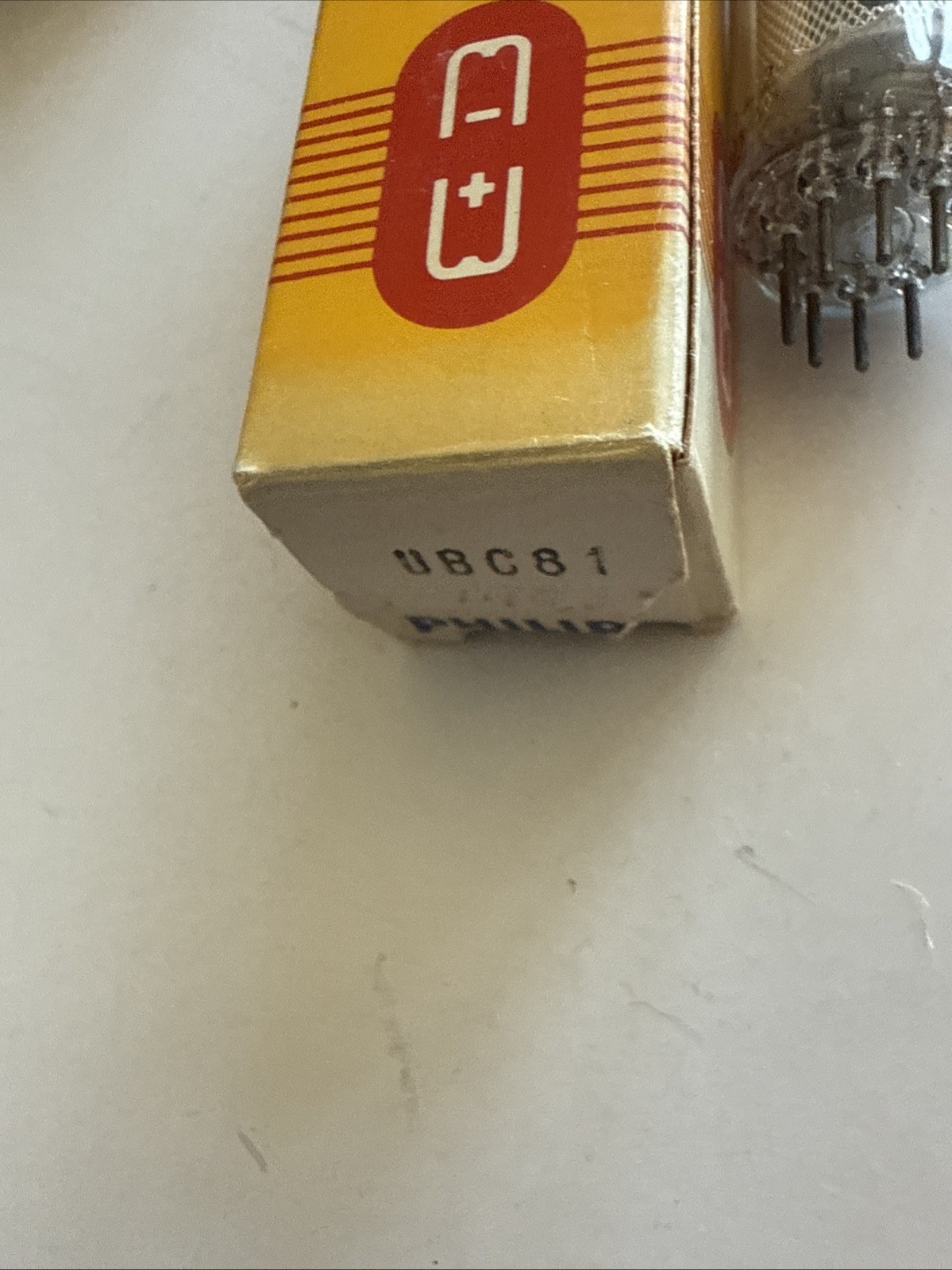 UBC81 PHILIPS NOS VALVE/TUBE Tu19