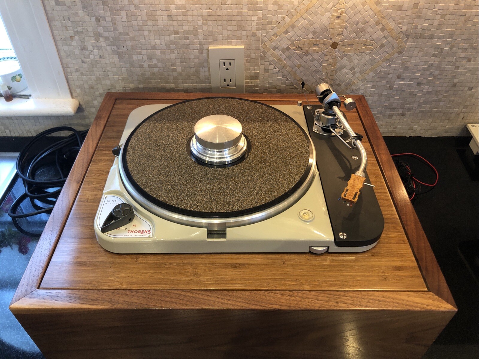Thorens TD 124 Turntable SME 9″ Tonearm 78/45/33 rpm Custom Platter Wood Plinth