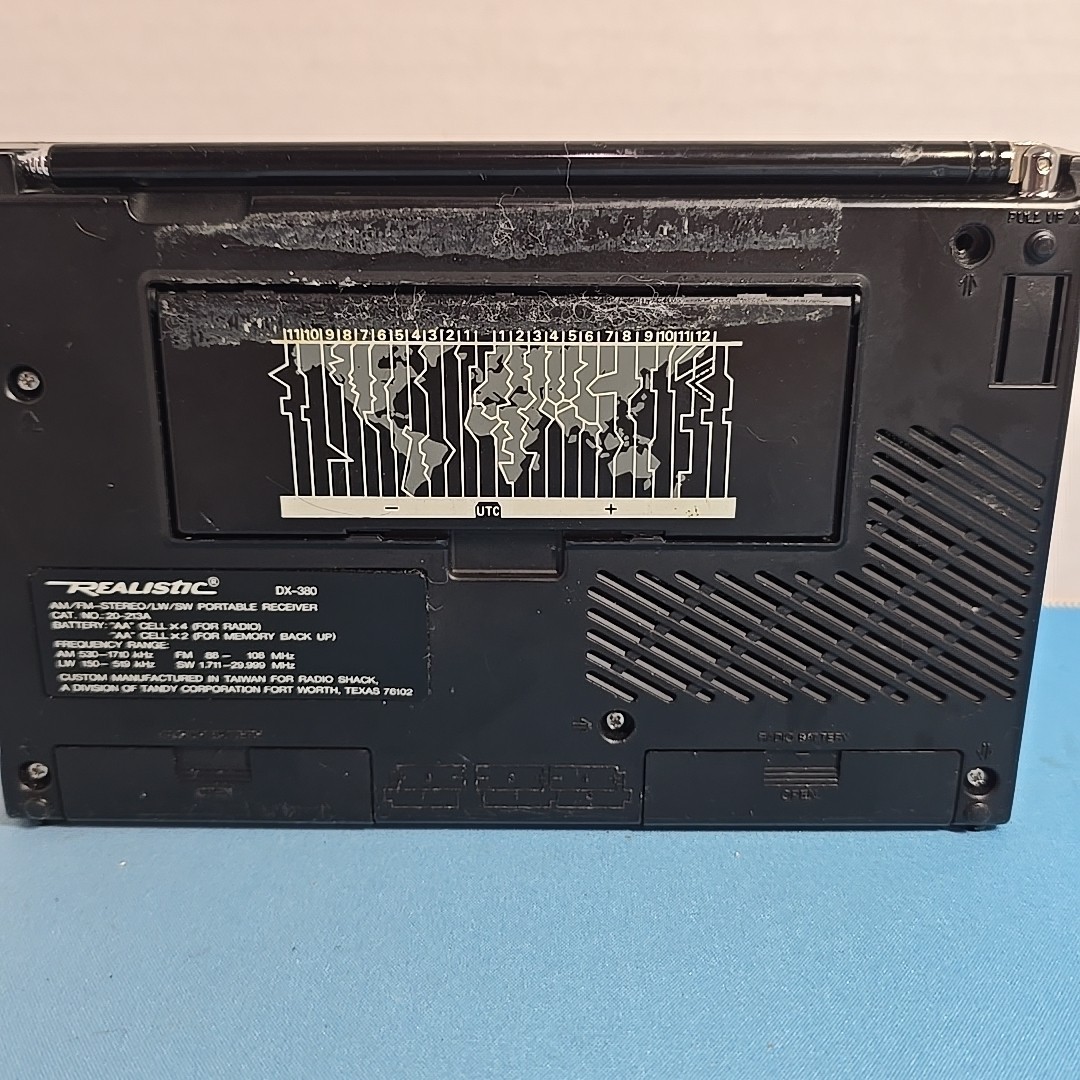 Realistic DX-380 Portable FM AM Short Wave Radio Receiver Tested Works Need Bat