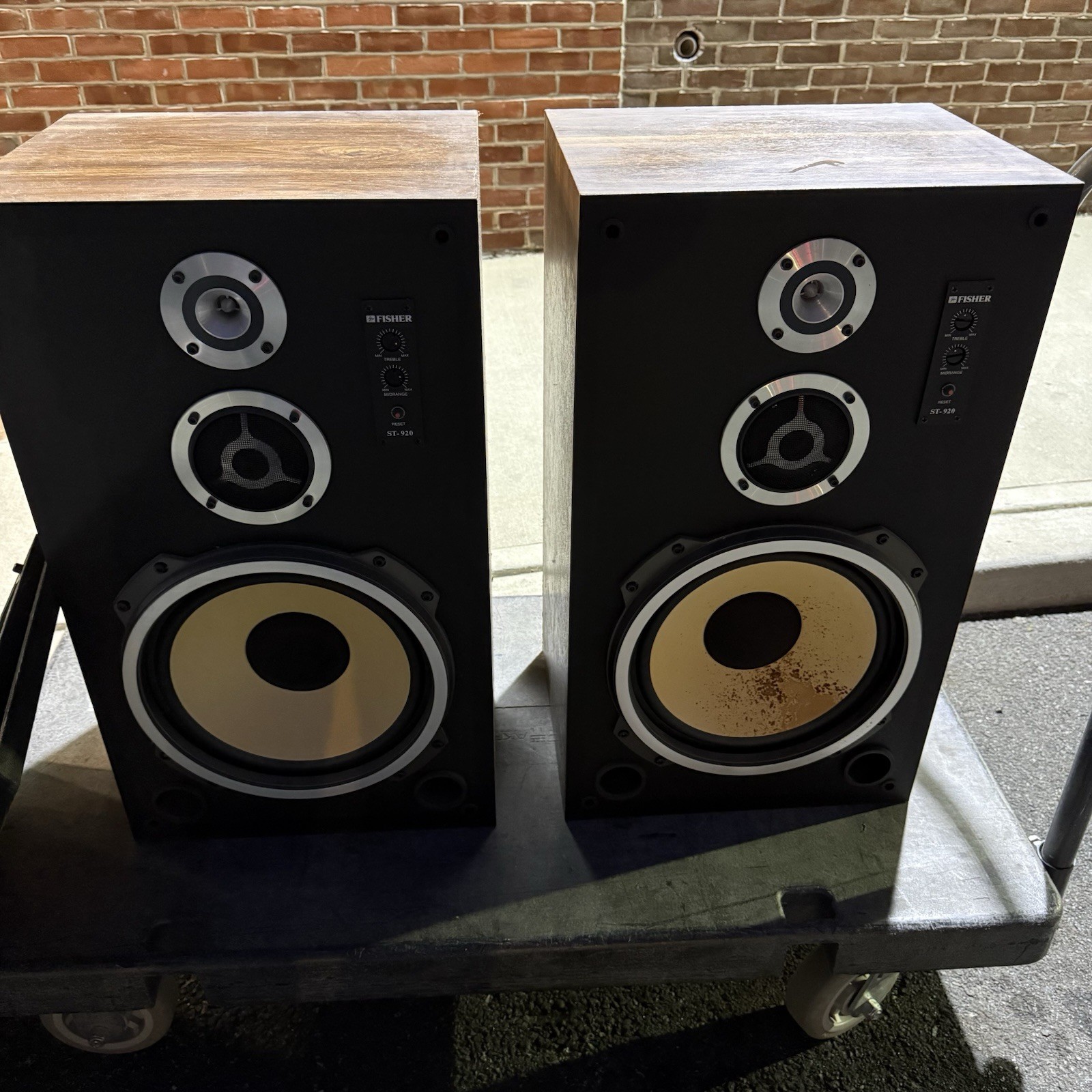 Vtg Fisher ST-920 Floor Speakers Very good condition W/ GRILLS