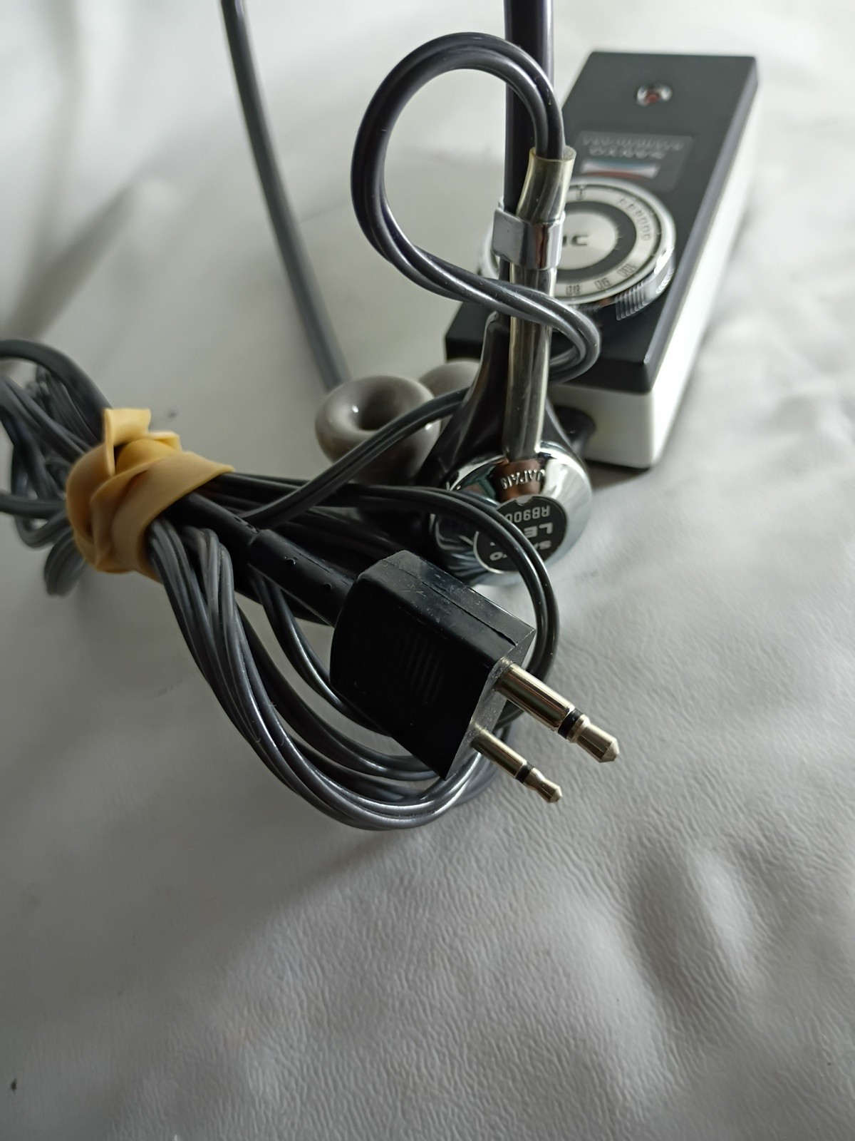 Sanyo Stereocast RB9000 Wired Remote Adapter with Headphones Vintage
