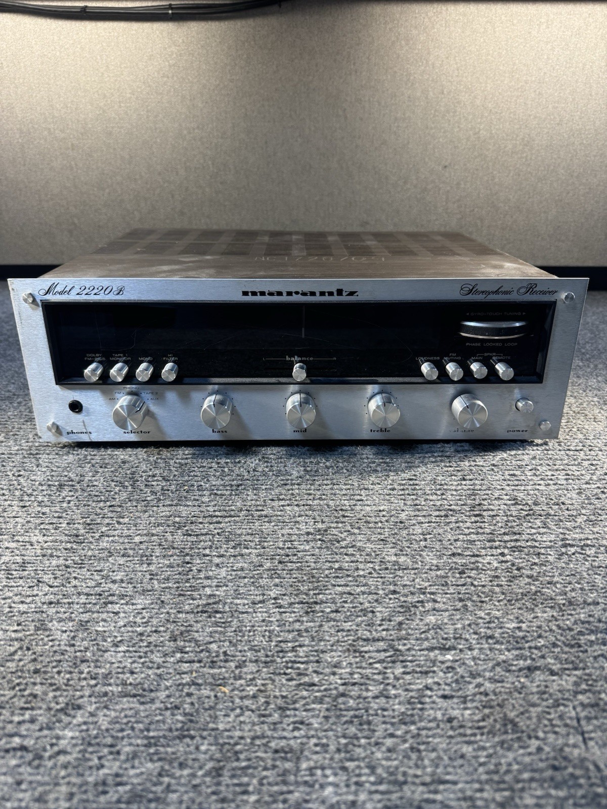Vintage Marantz Model 2220B AM/FM Stereo Receiver — Tested & Working