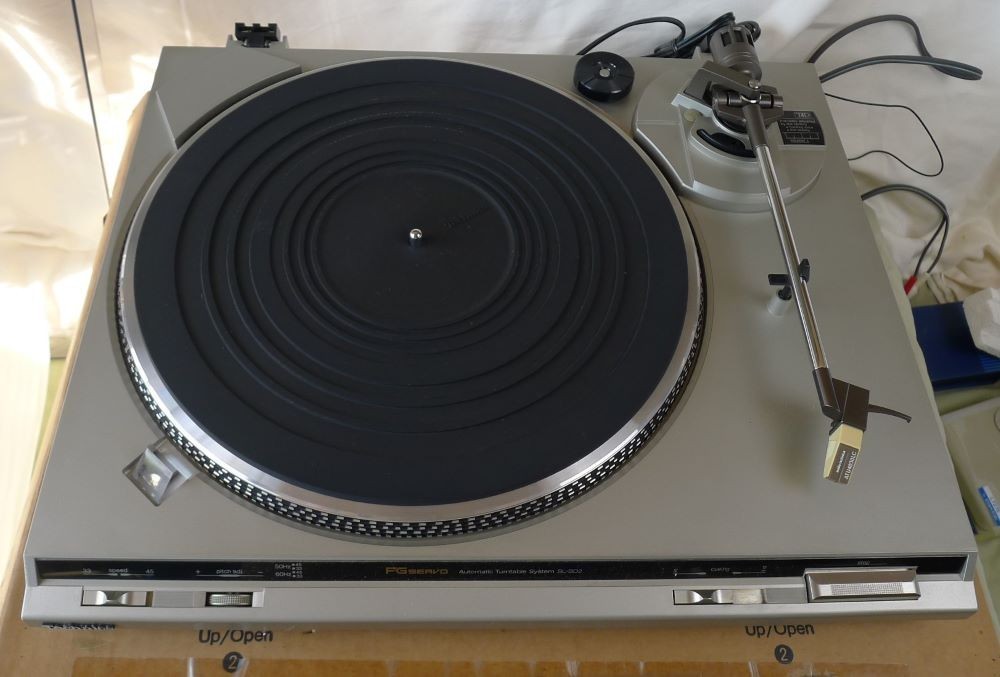 Technics SL-BD2 Quartz Locked Belt Drive Semi-Auto Turntable Mint in Box NOS