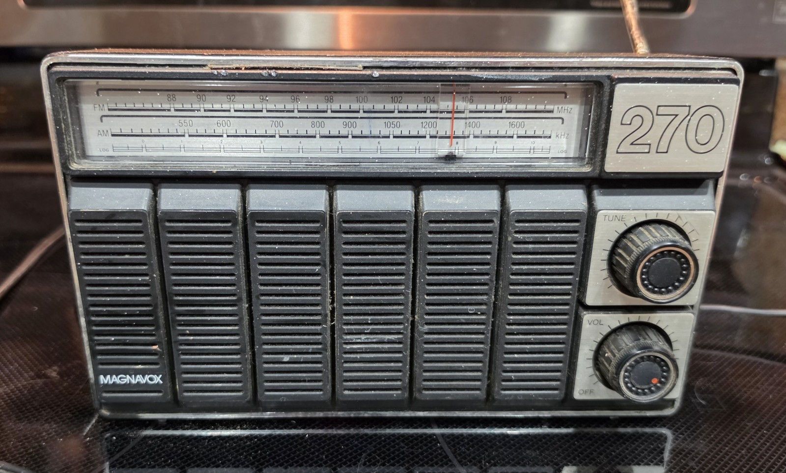 Vintage Magnavox 270 AM/FM Vintage Portable Radio w/ Telescopic Antenna