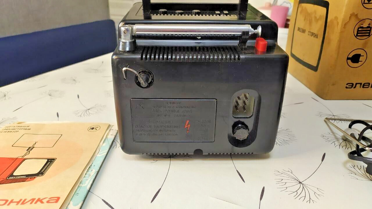 Vintage Soviet Mini TV Elektronika 409D B&W Portable Television NOS Full Set Box