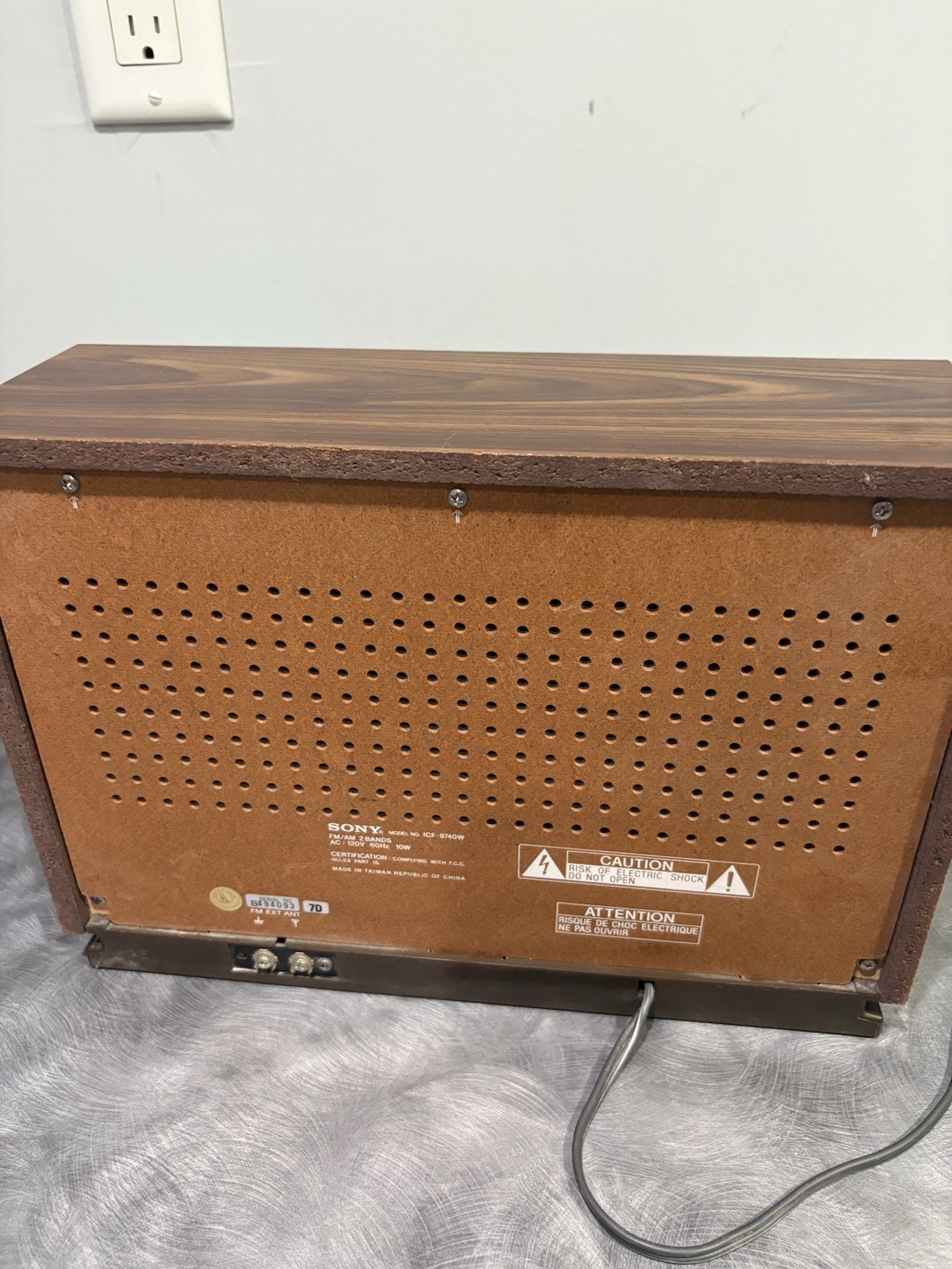 Vintage SONY Model ICF-9740 AM/FM 2 bands Table Top Radio Wood Grain