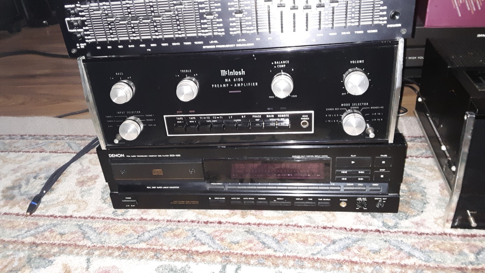 McIntosh MA6100 Integrated Amplifier with both Owner & Service manuals. Needs sv