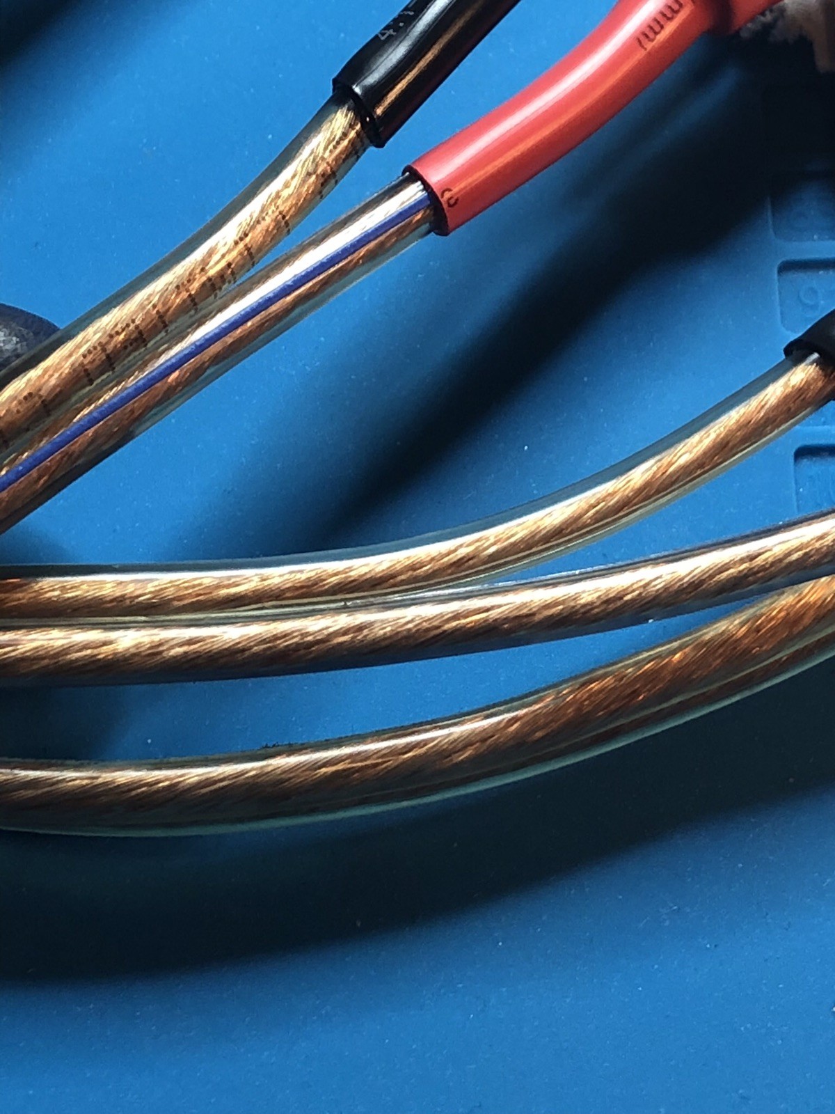 12 Gauge (OFC) Speaker Cable with Gold Plated Banana Plugs 10 Feet Pair New