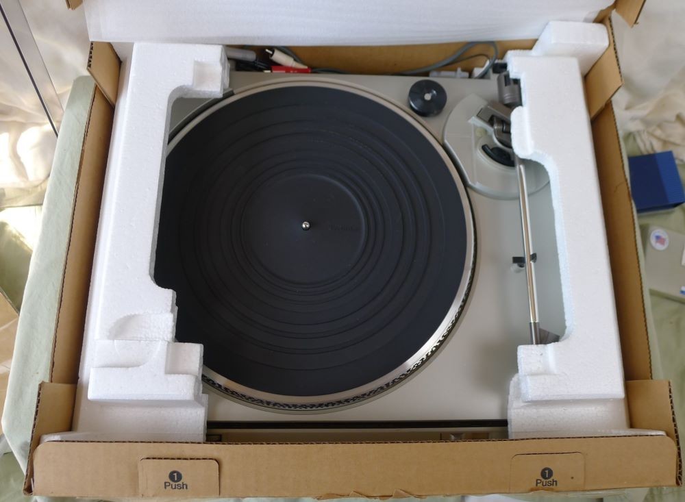 Technics SL-BD2 Quartz Locked Belt Drive Semi-Auto Turntable Mint in Box NOS