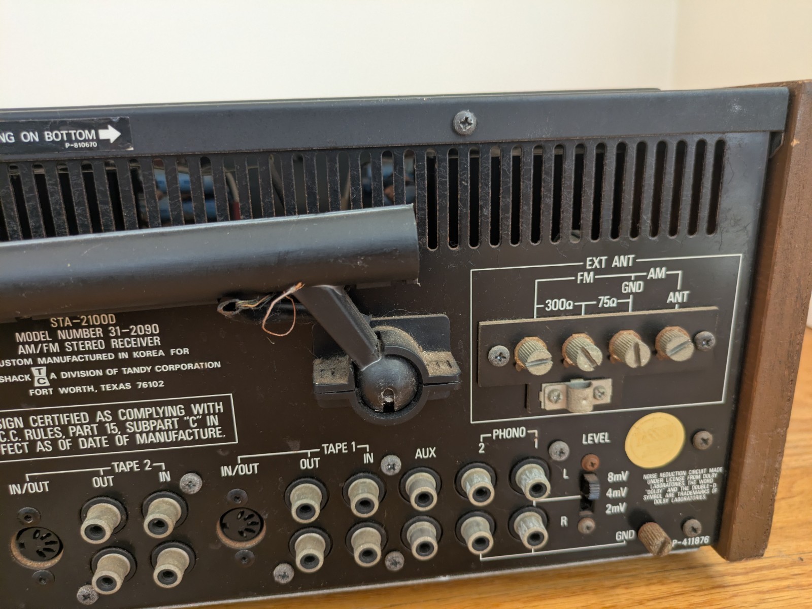 Realistic STA-2100D AM/FM Stereo Receiver Wood FOR REPAIR or RESTORATION