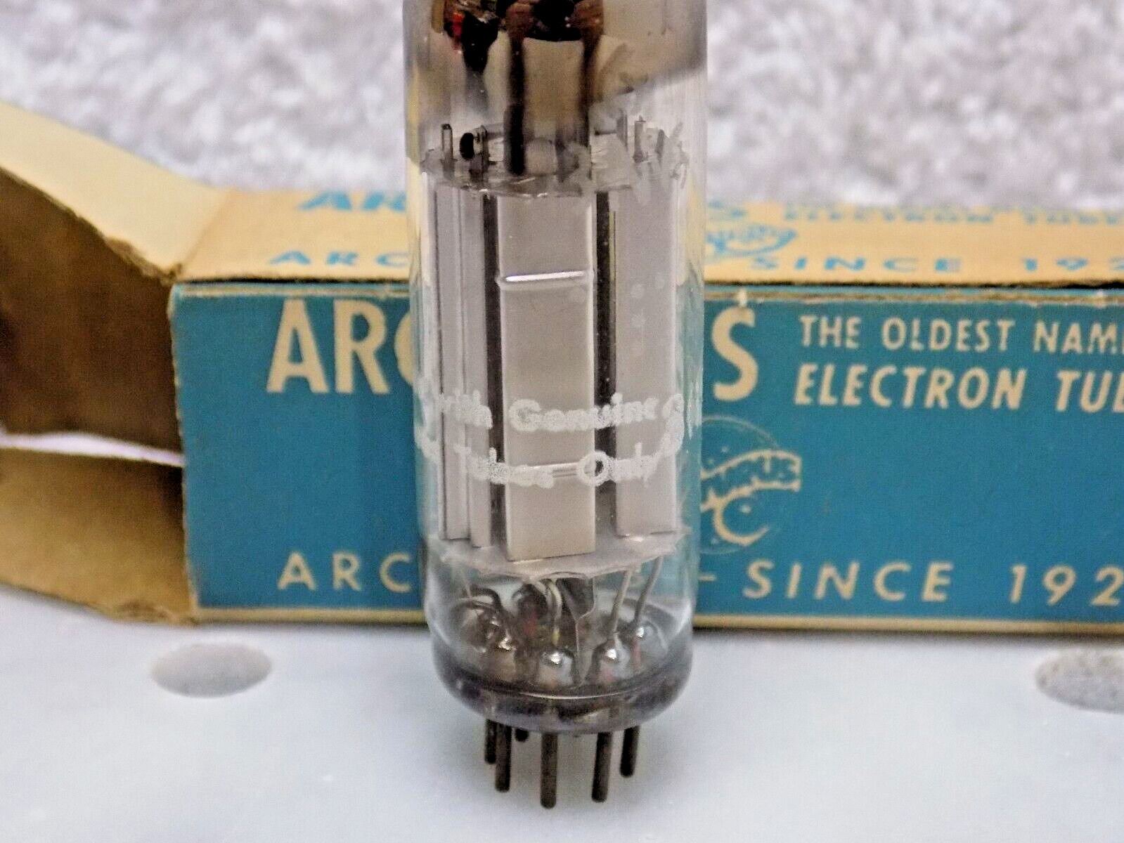 VINTAGE ARCTURUS ELECTRON TUBE #6AU8- NOS