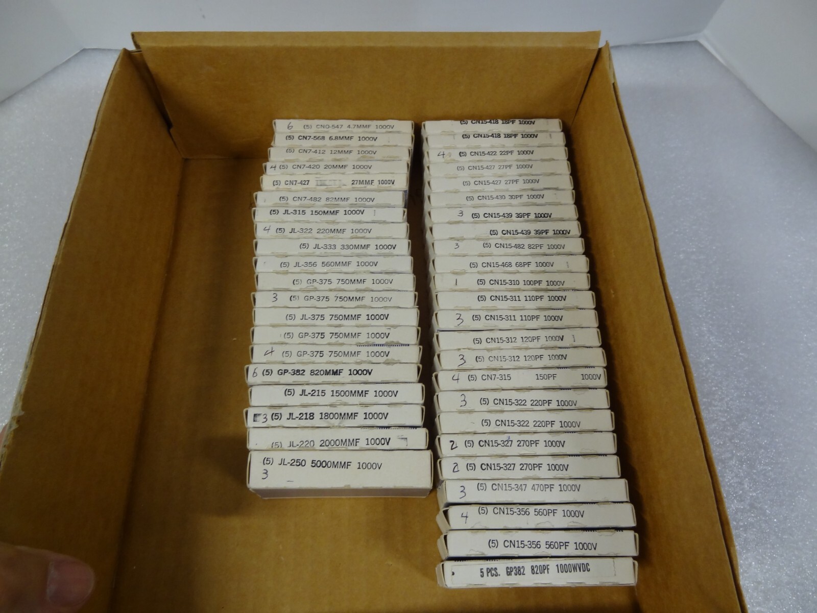 NOS Estate Sale Find Lot of 183 Mallory Disc Ceramic Capacitors MMF / PF 1000v