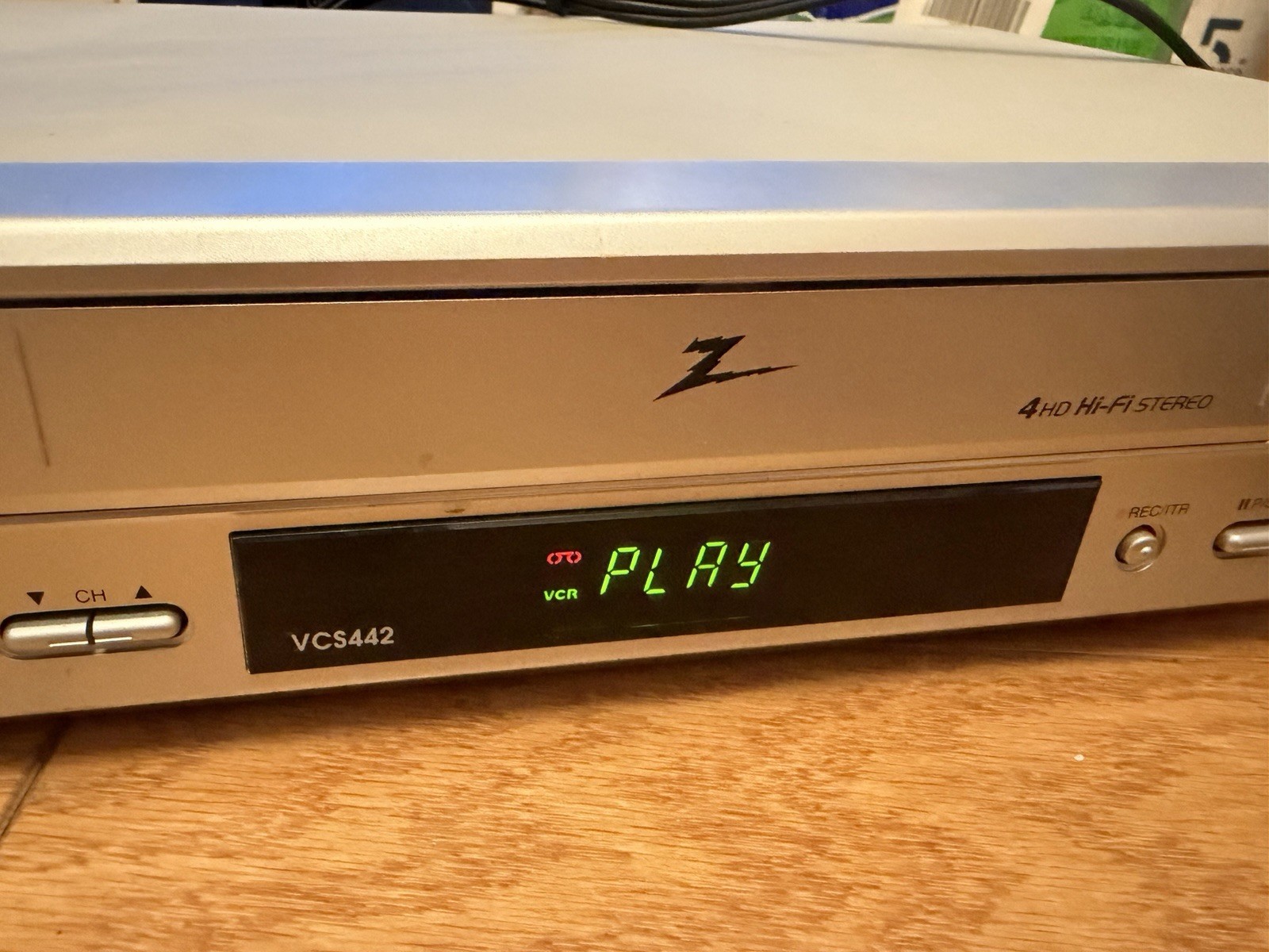 ZENITH VCS442 VCR VHS 4-Head Hi-Fi Stereo Player Recorder Tested Good No Remote