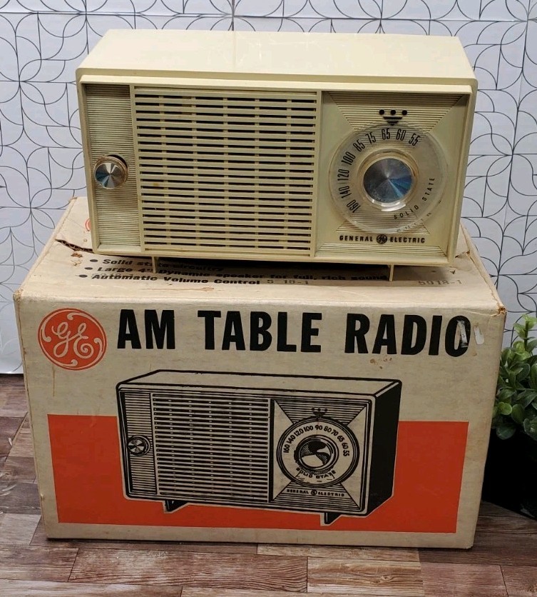 Vintage General Electric AM Table Radio Beige Model Tt1175b With Original Box