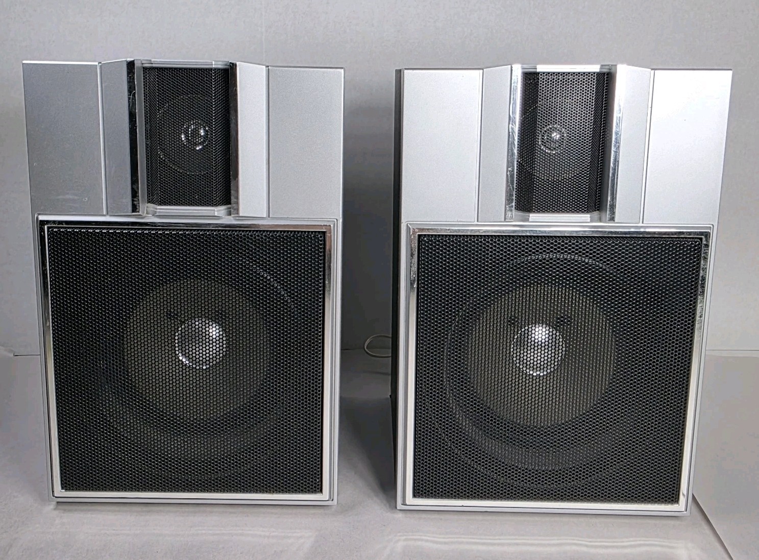 Sears 564. 92822450 2 Way Speaker Set 25 W 8 OHM Made in Japan Gray Tested