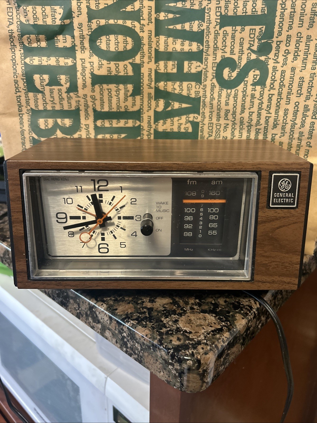 General Electric AM/FM Alarm Clock Radio (Model No. 7-4550C) WORKS