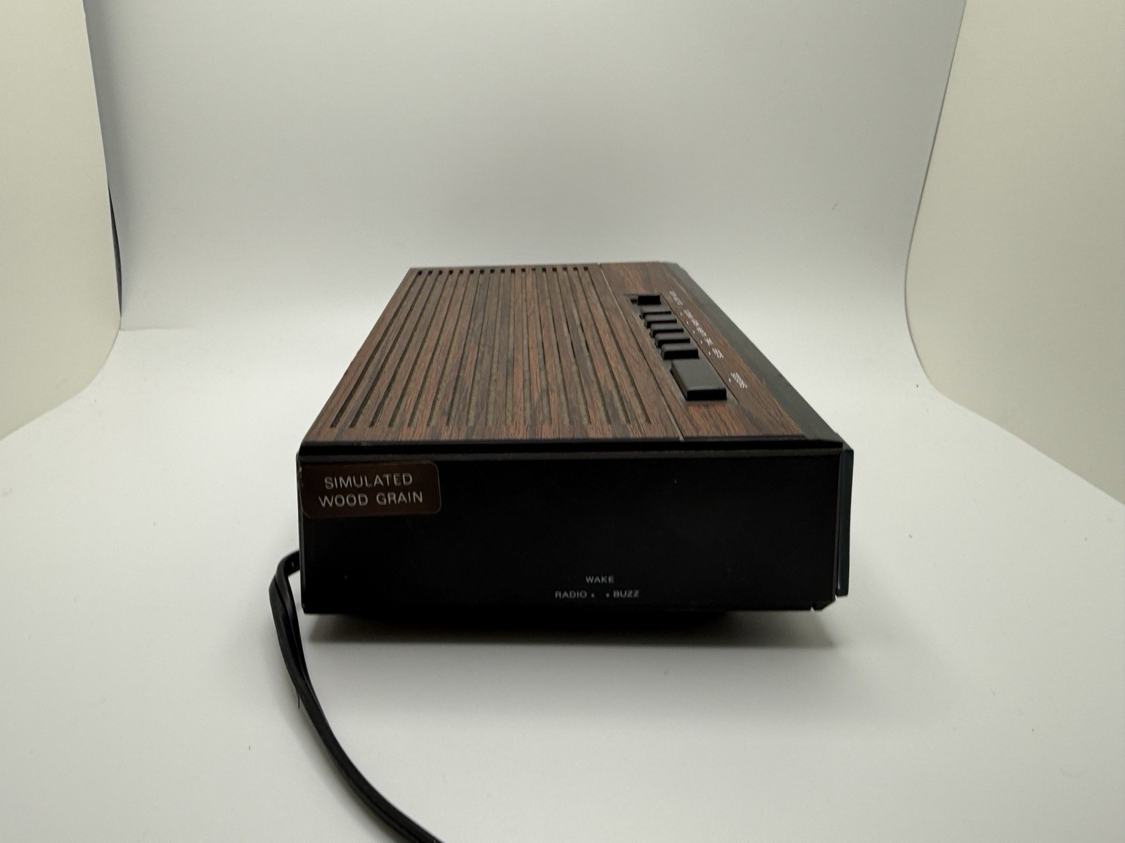Vintage LLOYD’S AM/FM Electronic Digital Clock Radio J202B Wood Grain Tested