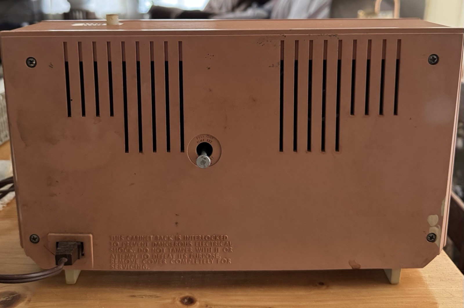 1964 Silvertone Model 5039 ‘Magic Glow’ AM Vacuum Tube Alarm Clock Radio