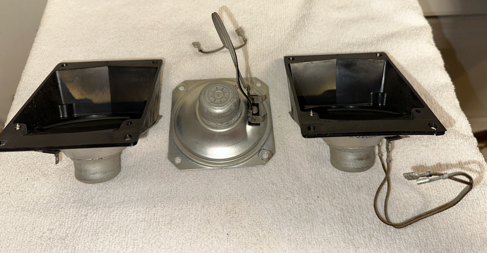 (3) VINTAGE RCA HiFi AM/FM Stereo 3 1/2″ Speakers ALNICO TWEETERS Early 1960’s