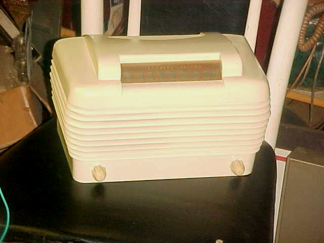 ANTIQUE RADIO STROMBERG CARLSON BAKELITE WHITE TABLE MODEL