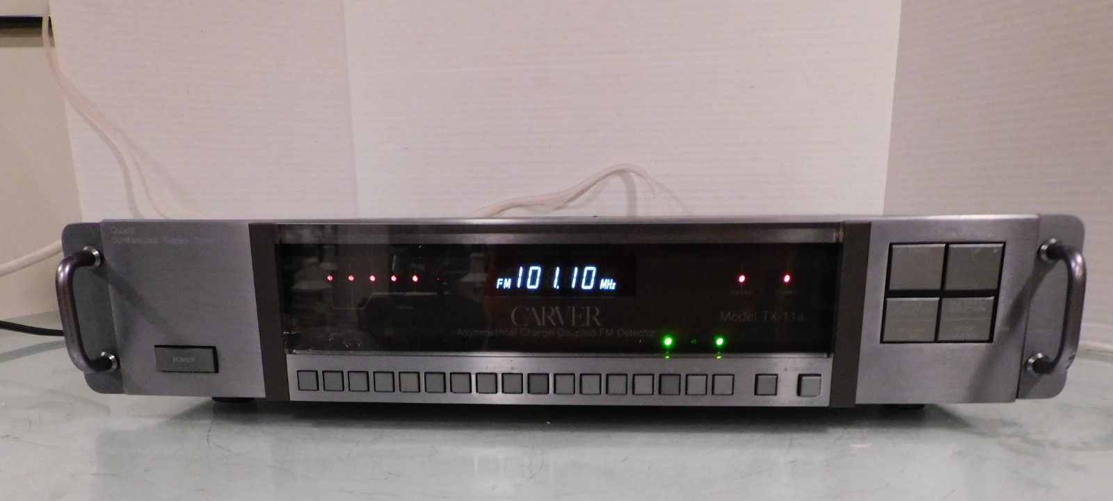 Carver TX-11a Quartz Synthesized AM/FM Stereo Tuner Excellent Working Condition