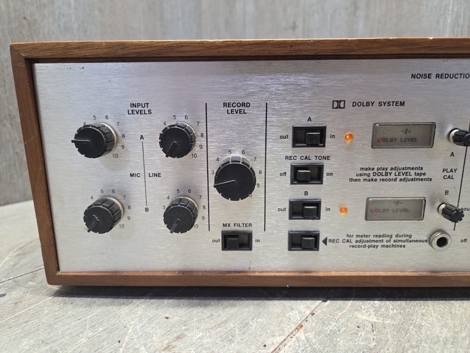 ADVENT Model 100 Dolby Noise Reduction Unit VINTAGE w/ Wood Cabinet
