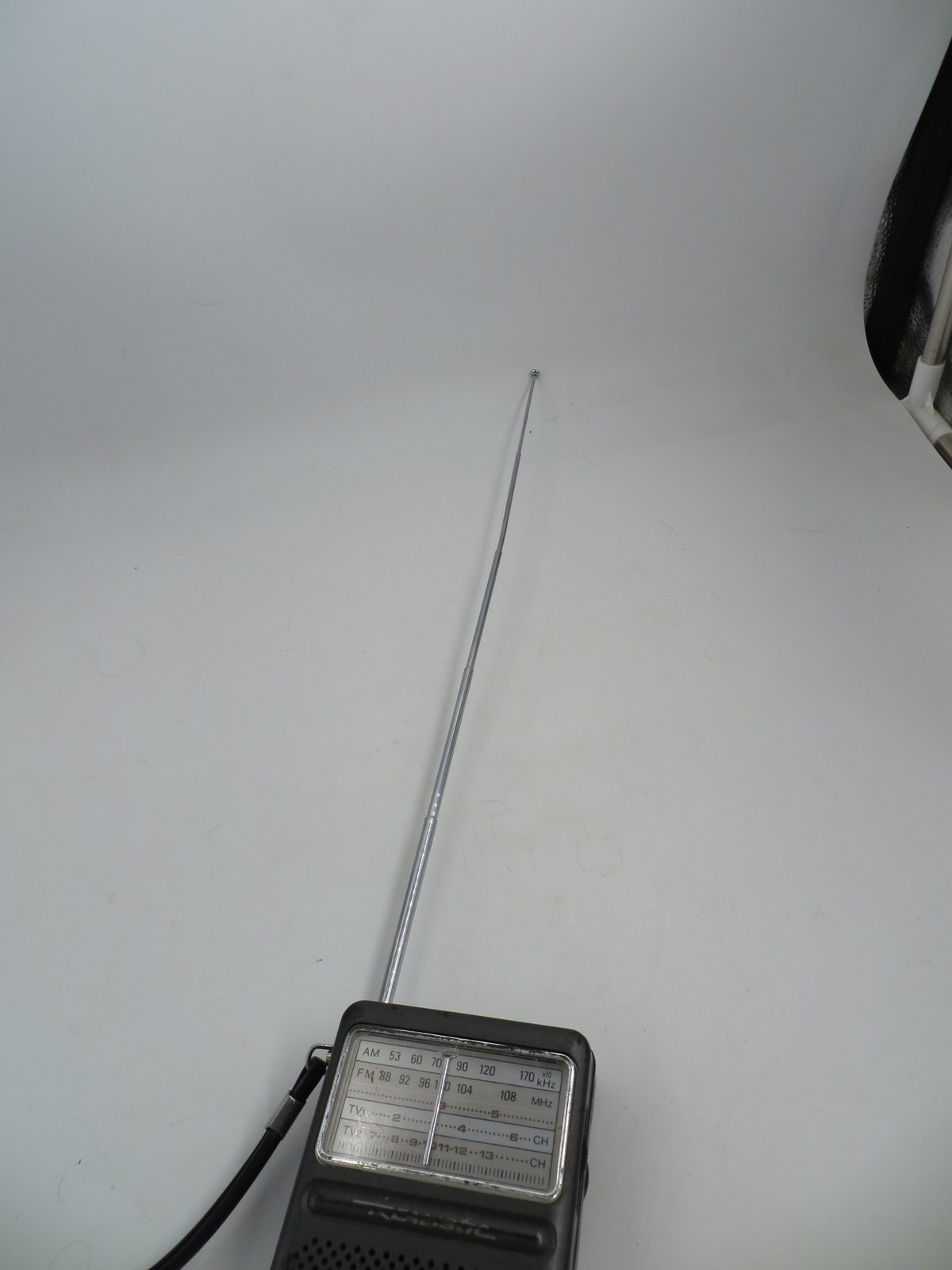 Vintage Realistic 12-614 AM FM TV1 TV2 Portable Radio Classic Antenna Tested Wor