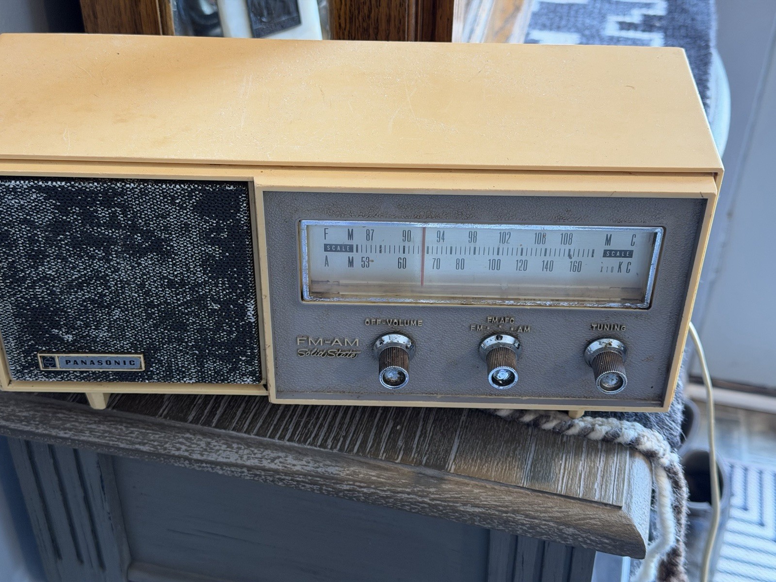 Vintage Panasonic Table Radio Cream Color Works!