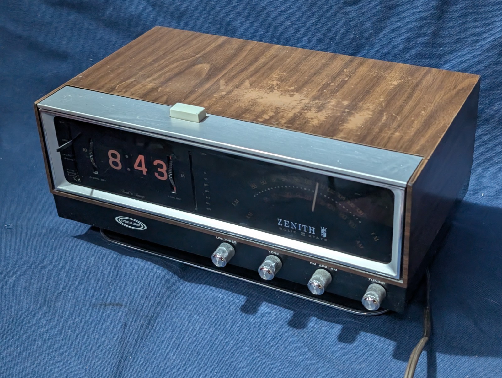 ZENITH C472W-3 Circle of Sound Flip Alarm Clock, AM/FM Radio, Video!