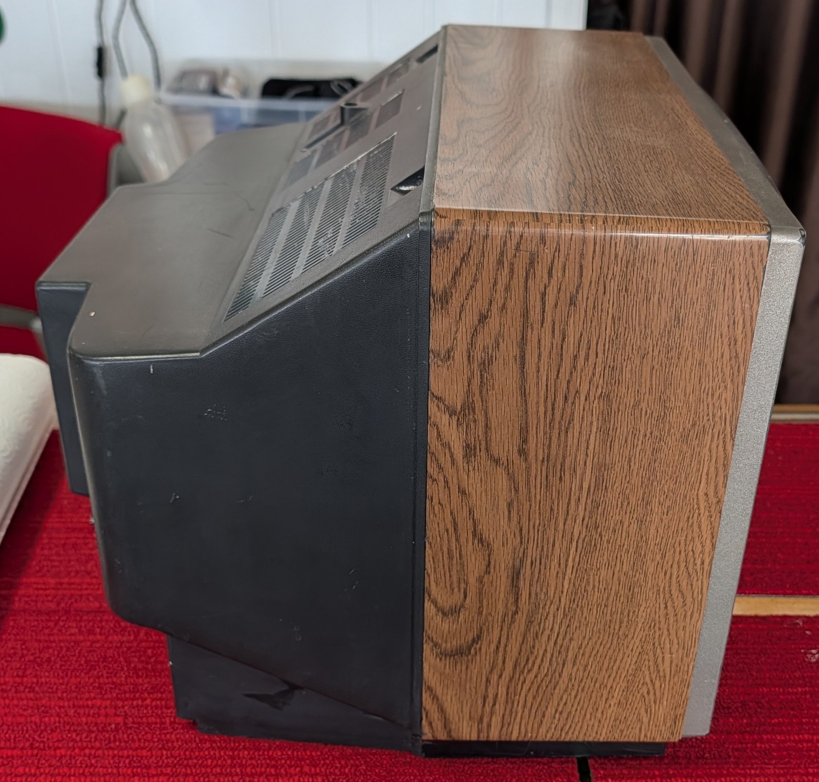 1989 Samsung Celebrity 13″ Color Television TC3643C Retro Wood Grain TV