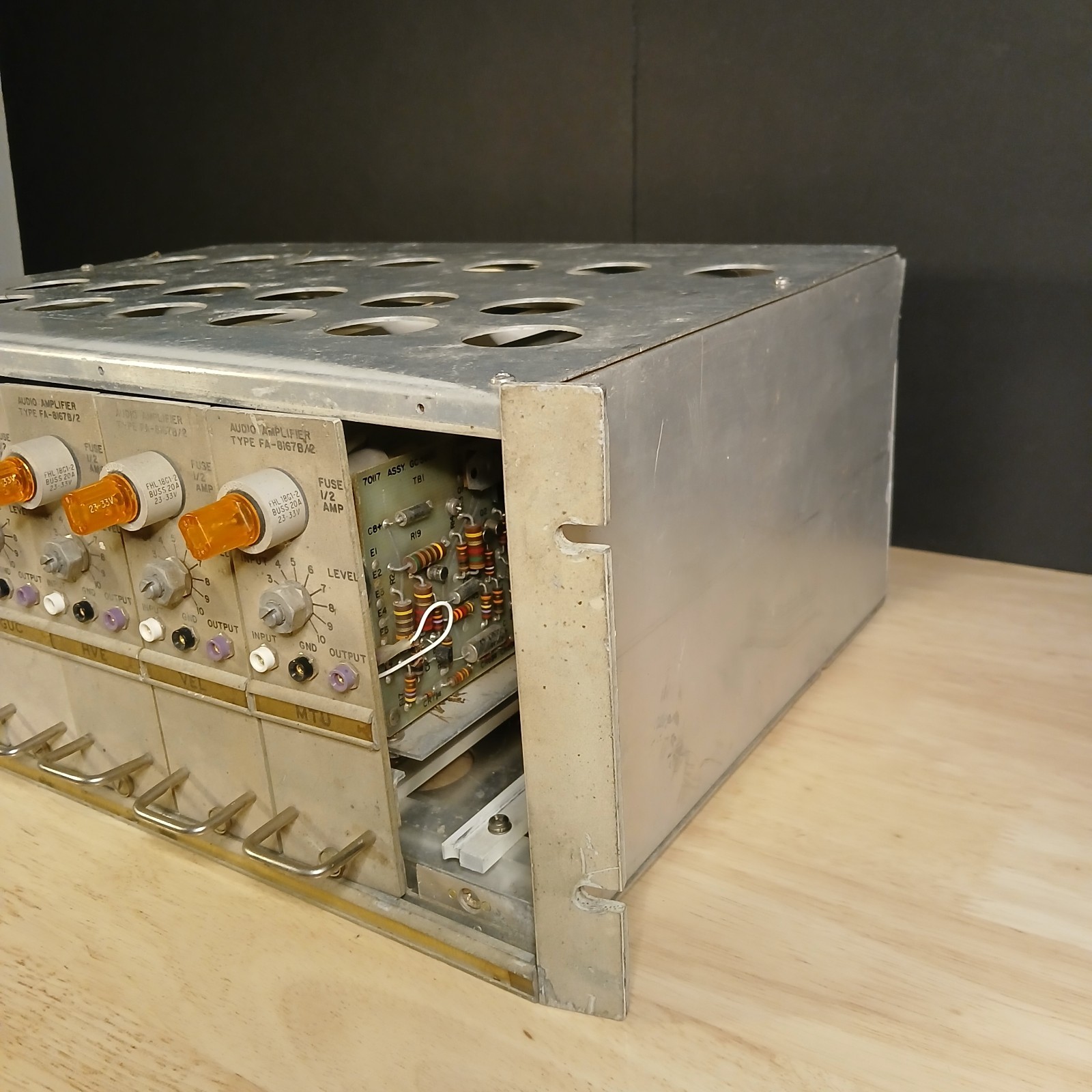 Vintage 6 Channel Regulating Audio Amplifier – Type FA-8167B ASC Systems