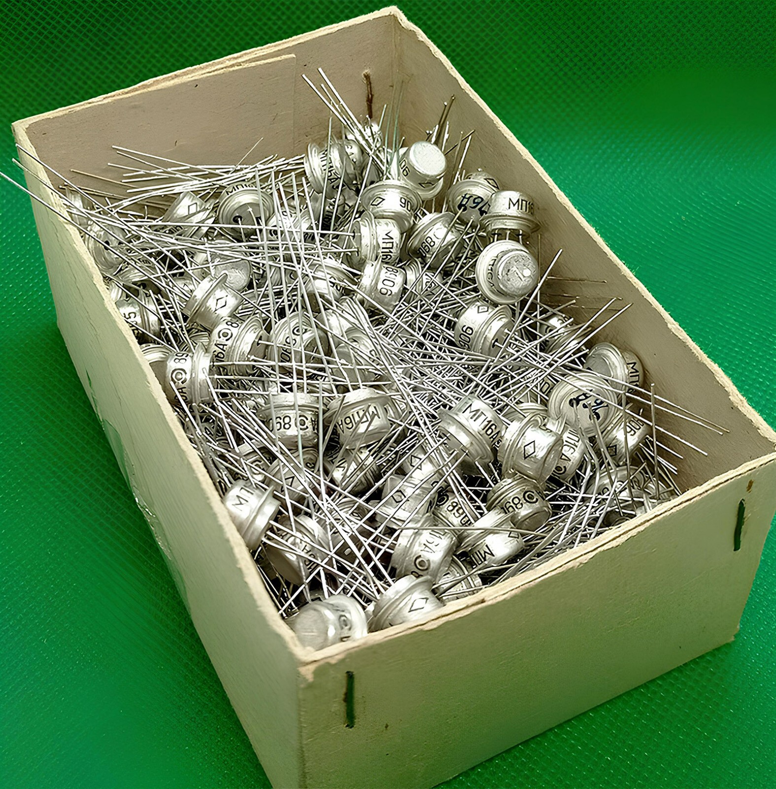 50pcs Germanium Transistor PNP MP16A ~ 2N1354 2N581 Fuzz Face USSR New Old Stock
