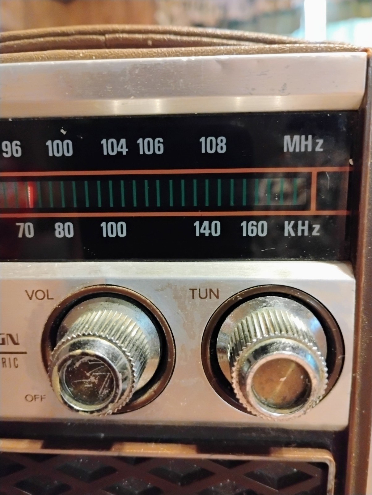 Vintage Sound Design AM/FM Radio AC Or DC Power Works Great And In Great Shape.