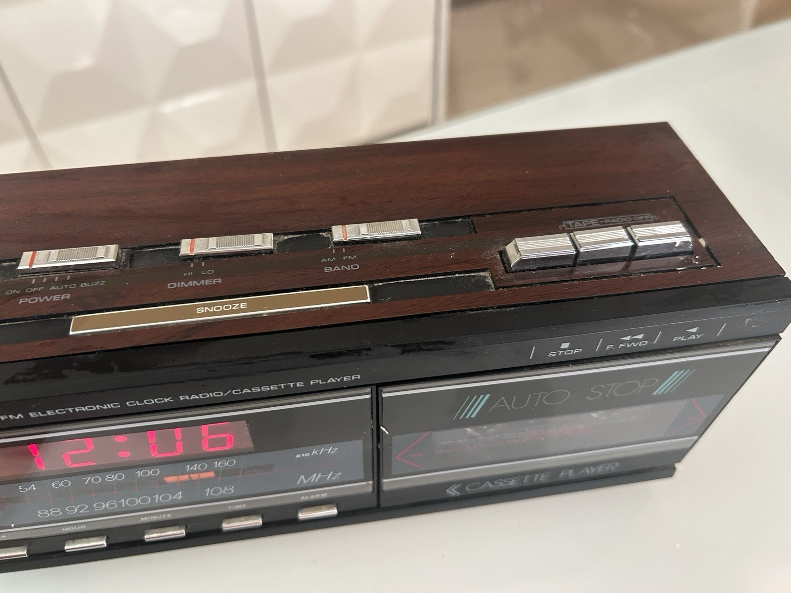VTG SoundDesign 3838WAL AM FM Electronic Clock Radio Cassette Player Wood Grain