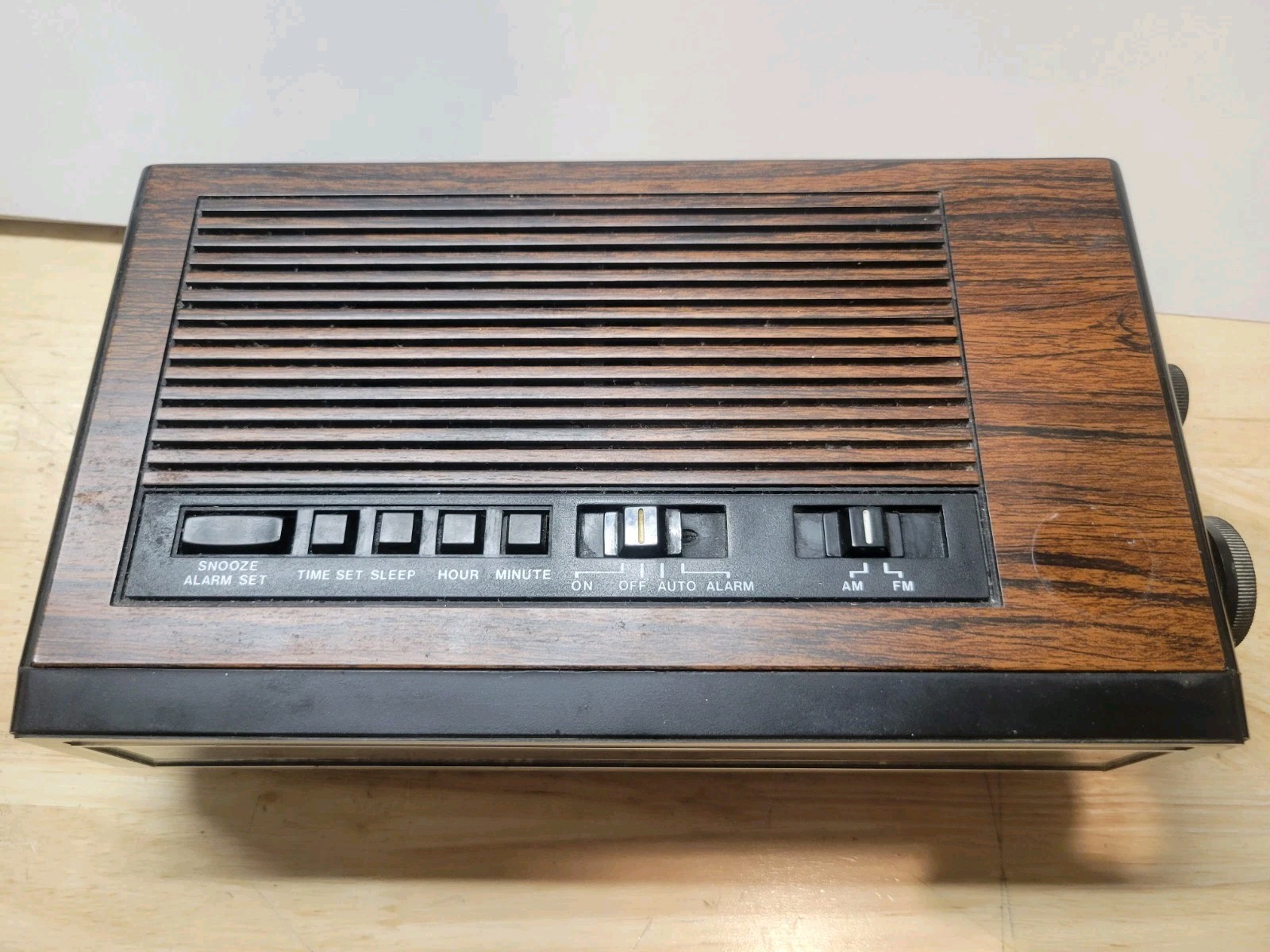 Realistic Chronomatic 233 AM FM Clock Radio Radio Shack Vtg