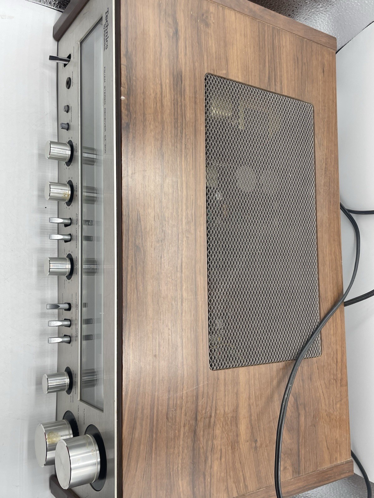 TECHNICS SA-300 VINTAGE AM/FM STEREO RECEIVER – TESTED