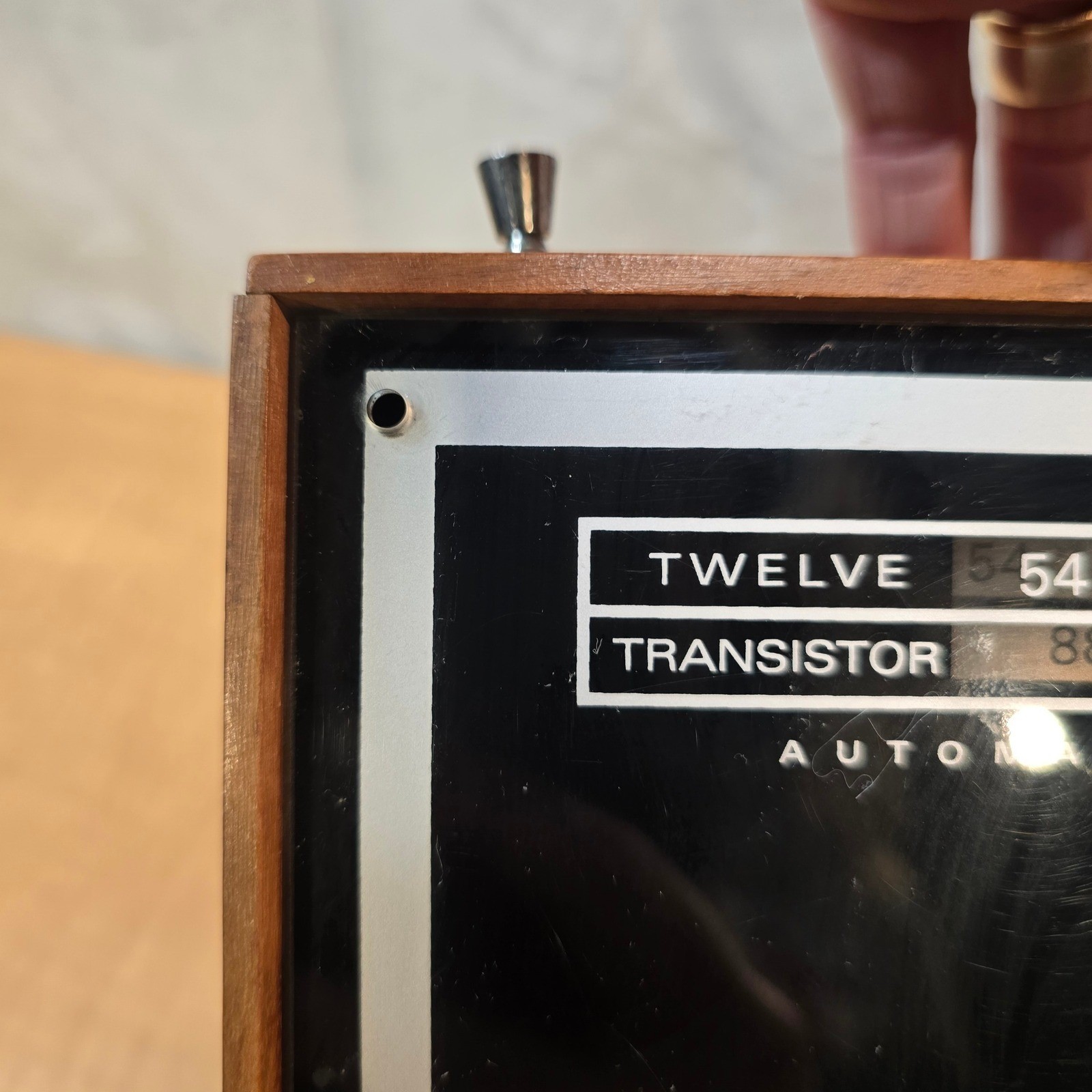 Vintage AM/FM Transistor Radio Remembrance MCM 10″x7″ Woodgrain