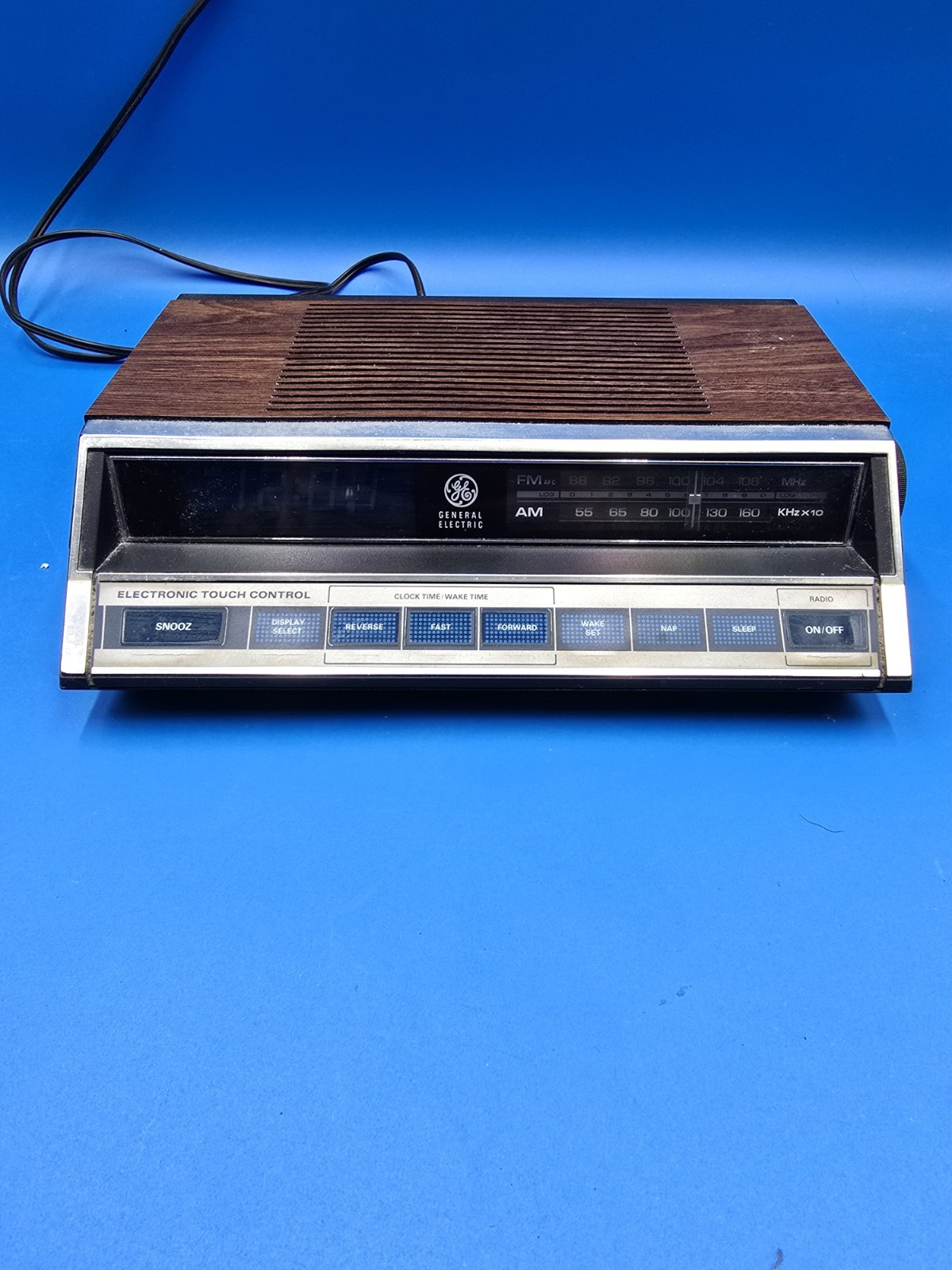 Vintage GE General Electric 7-4662A Electronic Touch Control AM/FM Alarm Clock