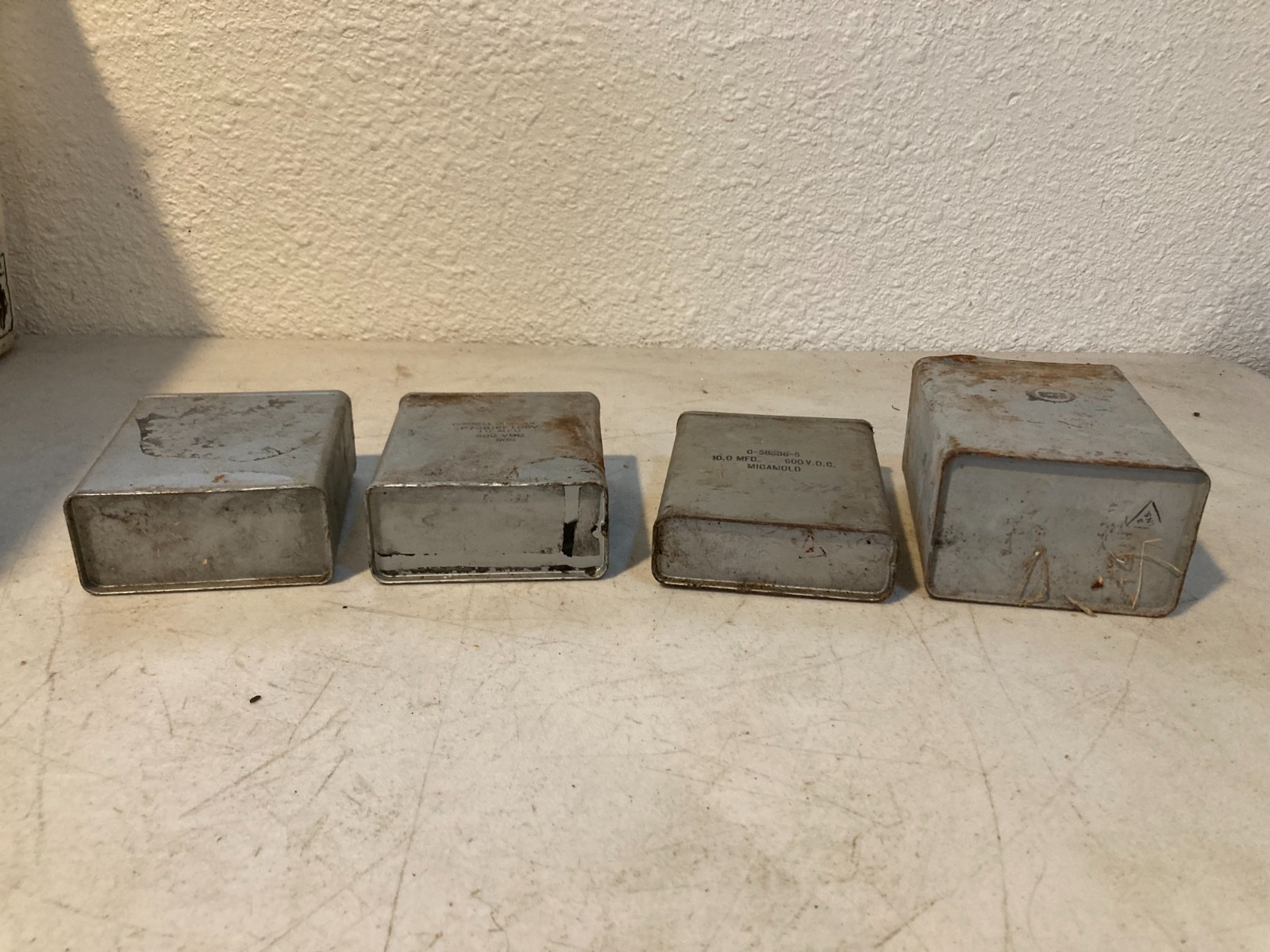 Lot of 4 Cornell Dubilier Micanold 10 MFD 600 VDC Oil Paper Capacitors