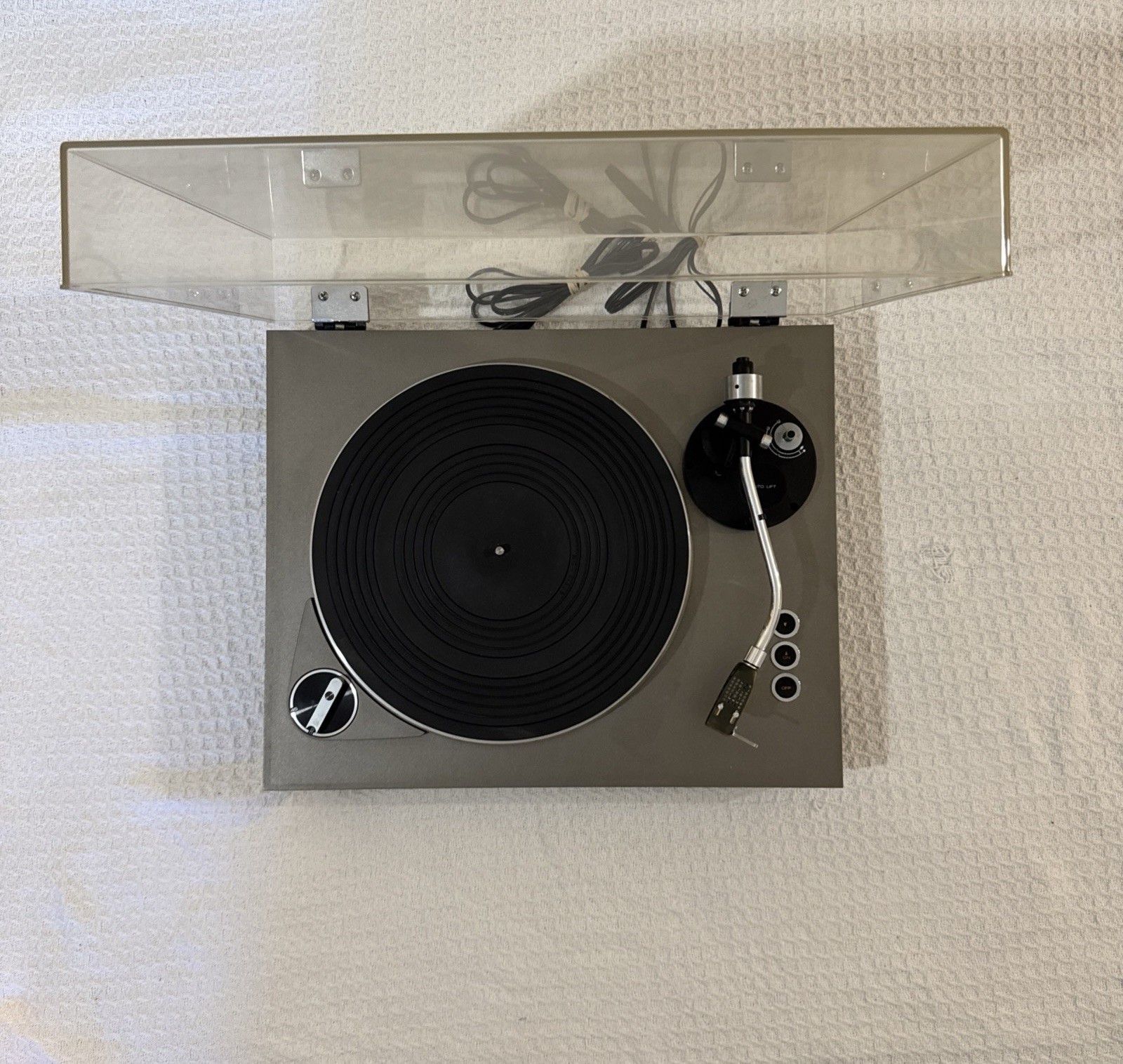 Micro Seiki Turntable MB-15 With Needle VTG Item Is In GOOD WORKING CONDITION