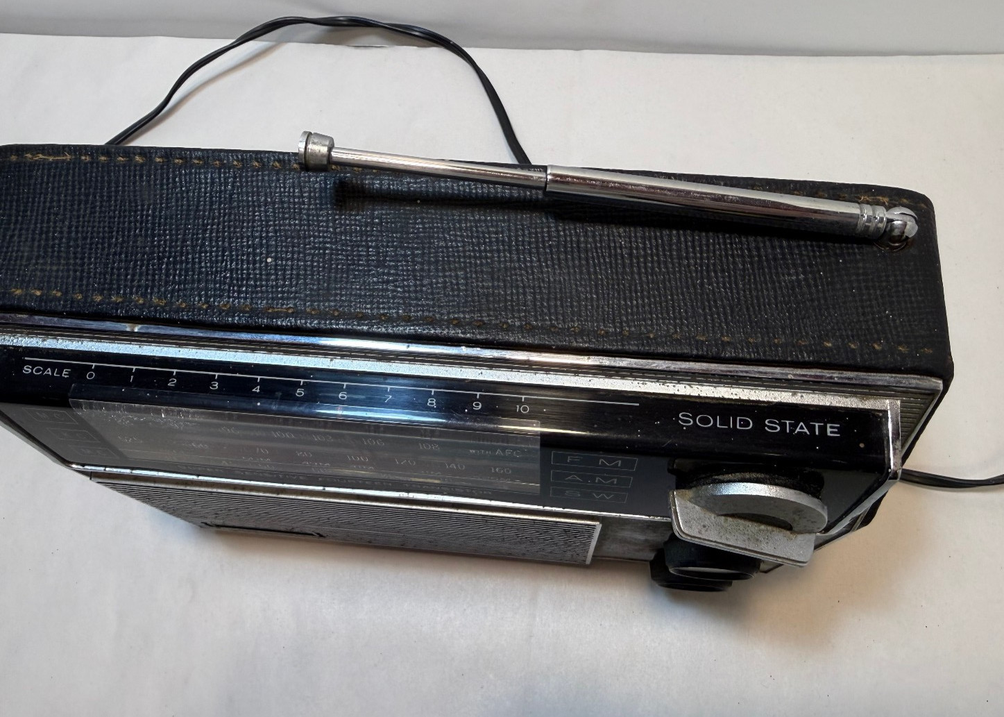 Vintage Aiwa AR-141 SolidState Multiwave Portable Radio
