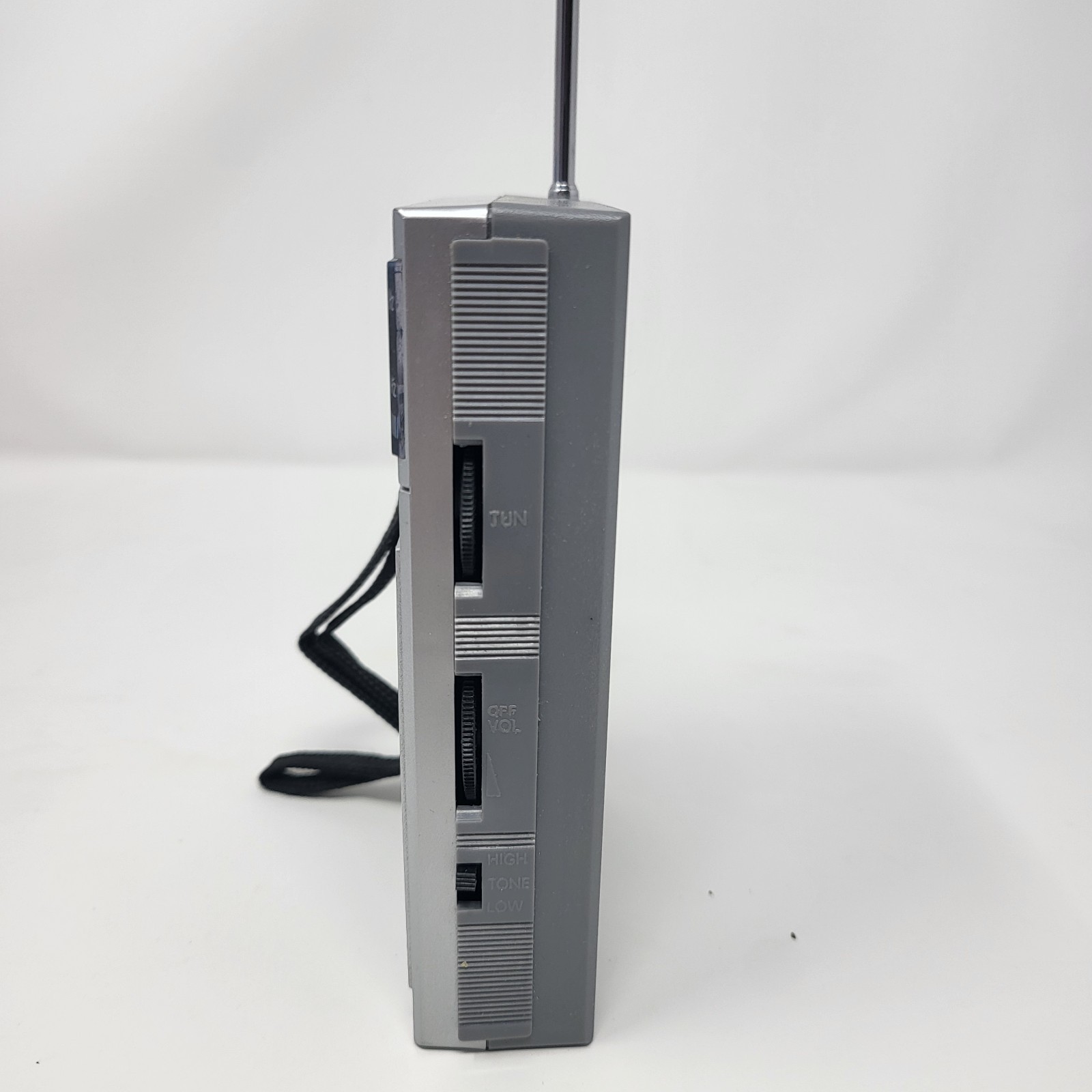 Realistic 12-719 AM/FM Pocket Radio with Original Box Tested