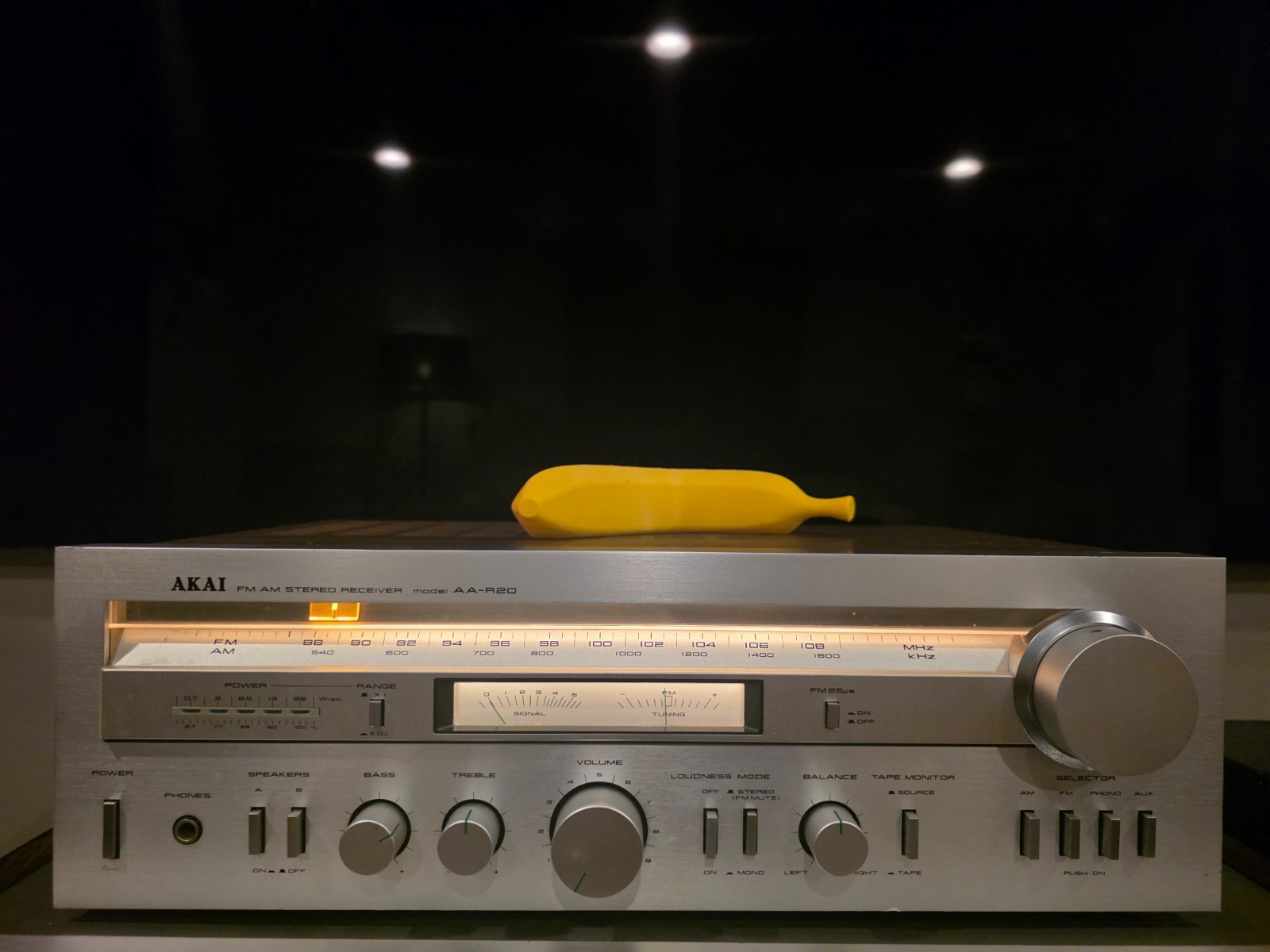 Akai AA-R20 AM/FM Stereo Reciever | Partially Working