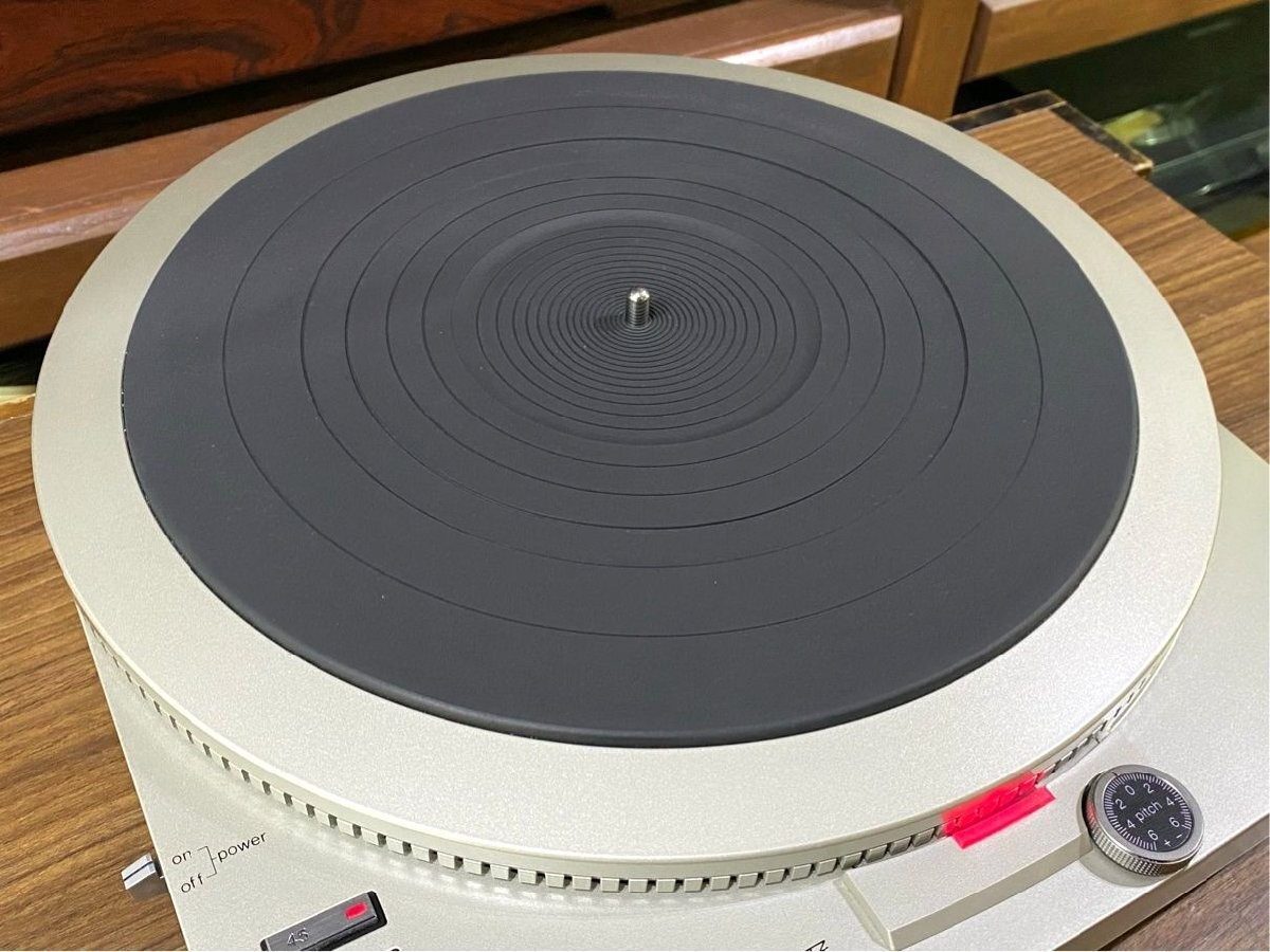 Technics SP-25 Turntable Quartz PLL DD Maintained and in very good condition