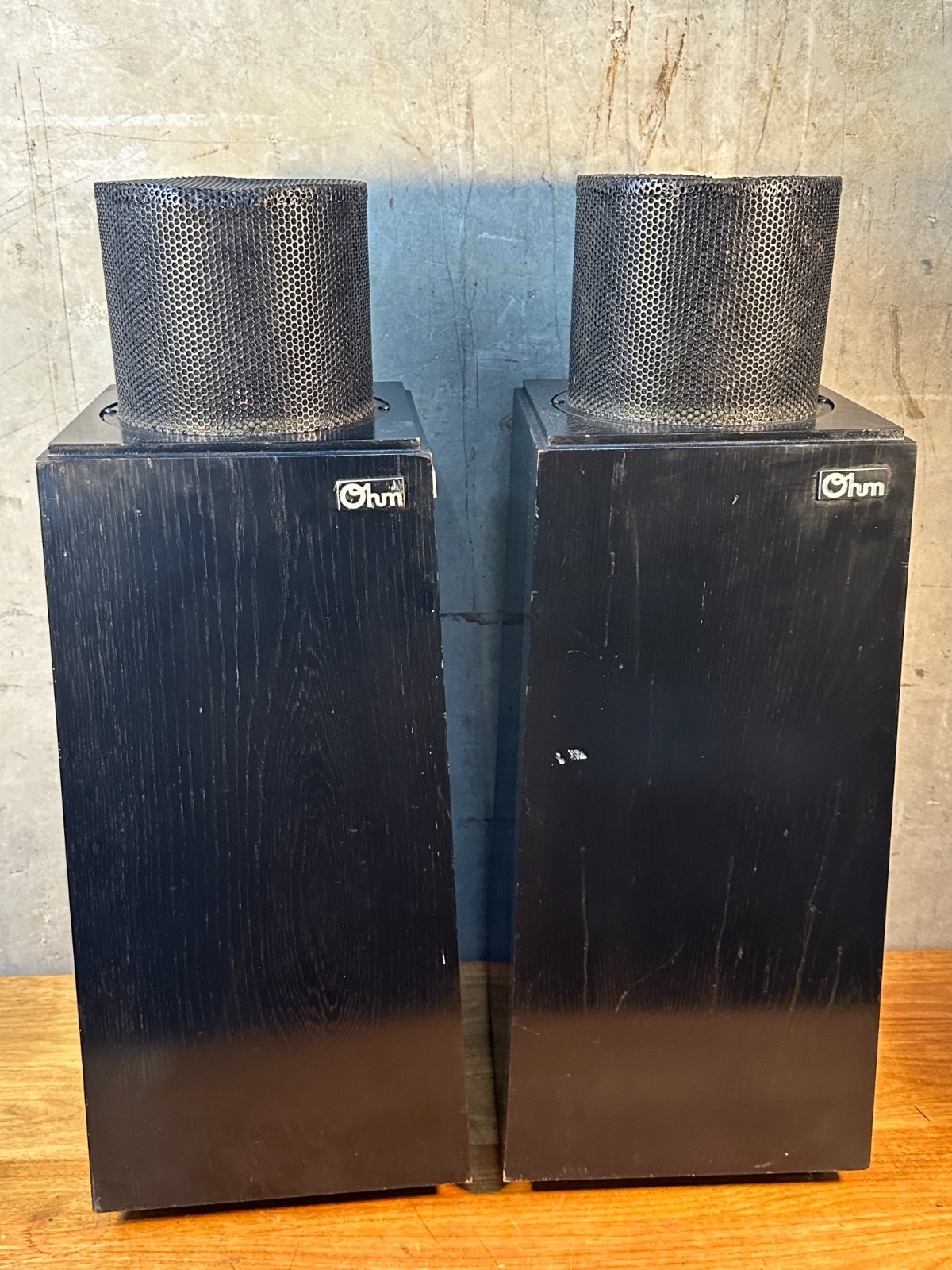 Tested Ohm Walsh 2XO Omnidirectional Floor Standing Stereo Speakers Pair Black